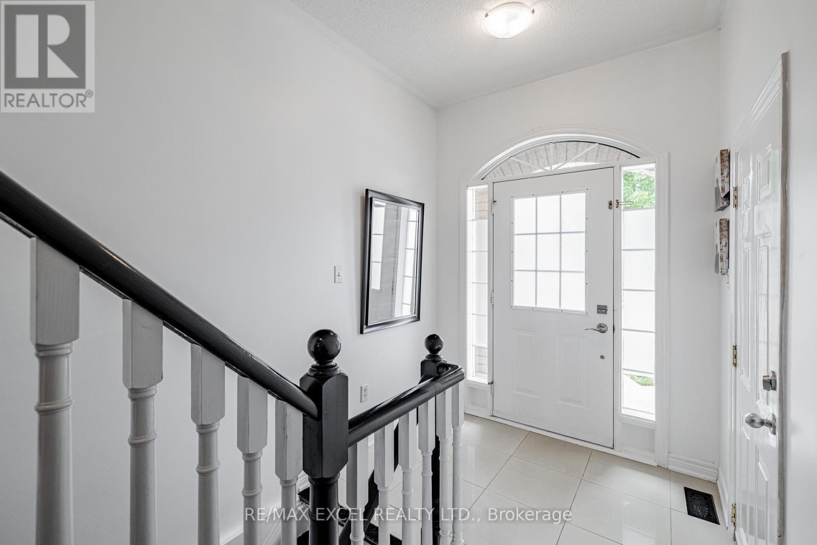 












46 GUERY CRESCENT

,
Vaughan (East Woodbridge),




Ontario
L4L9P5

