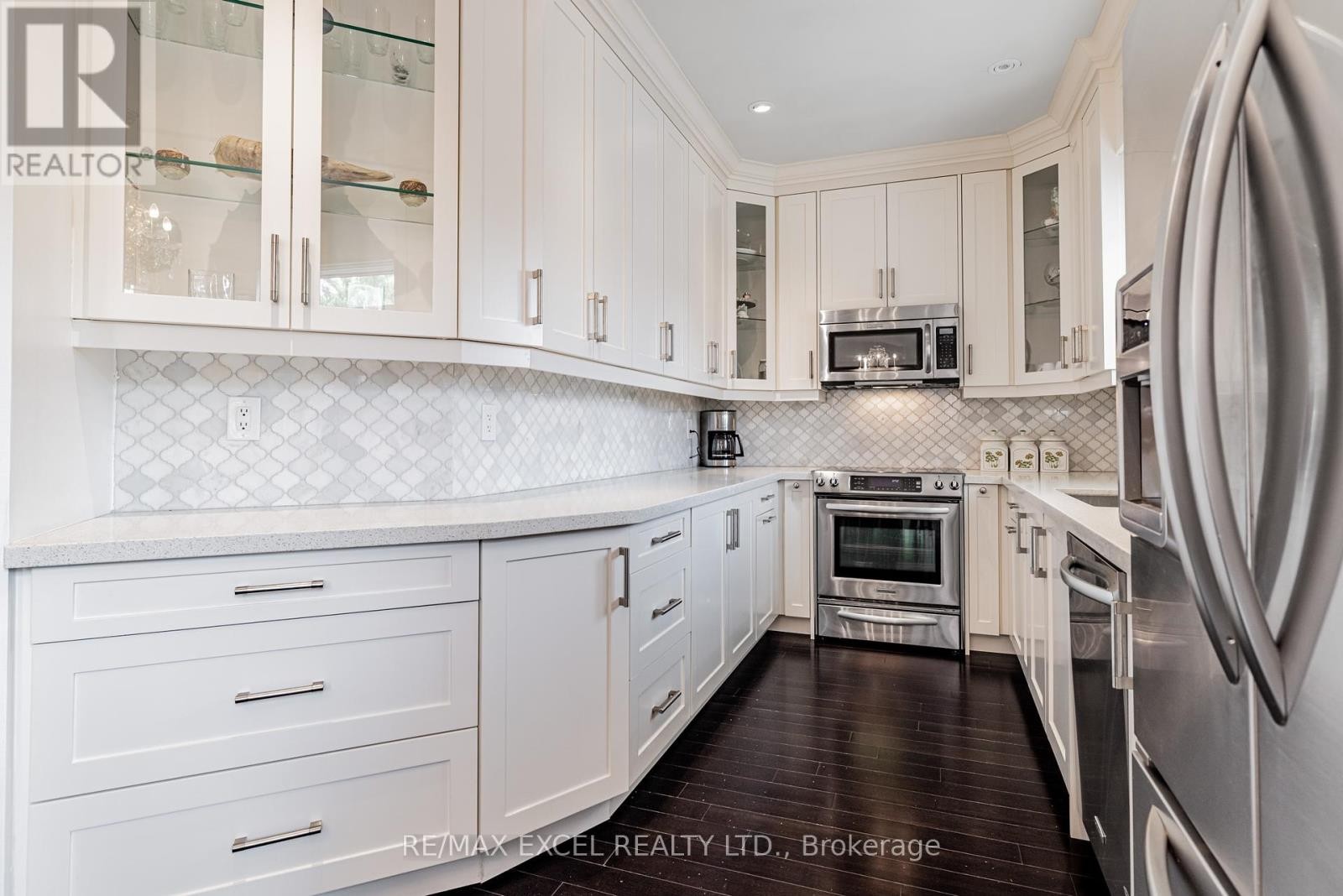 












46 GUERY CRESCENT

,
Vaughan (East Woodbridge),




Ontario
L4L9P5

