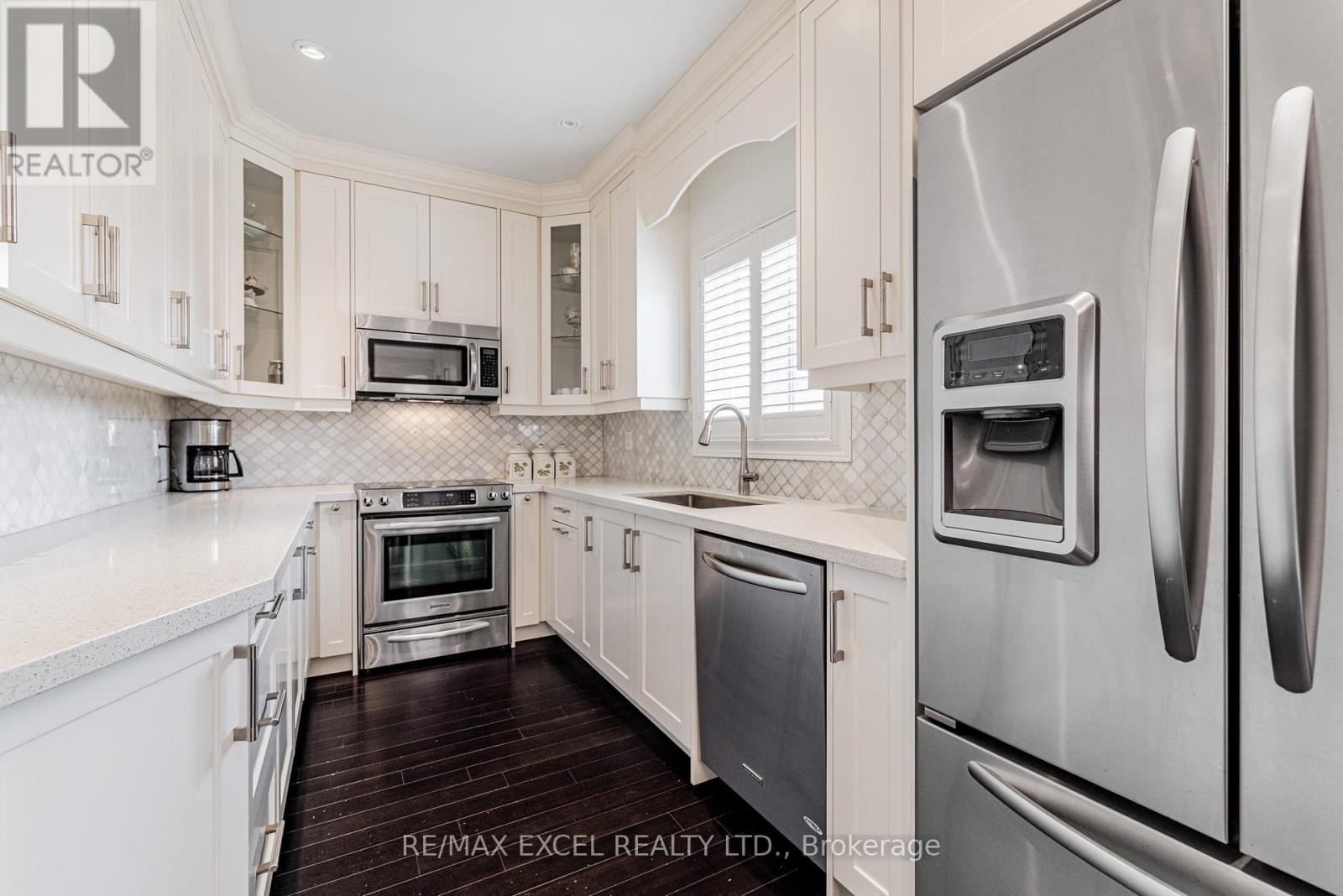












46 GUERY CRESCENT

,
Vaughan (East Woodbridge),




Ontario
L4L9P5

