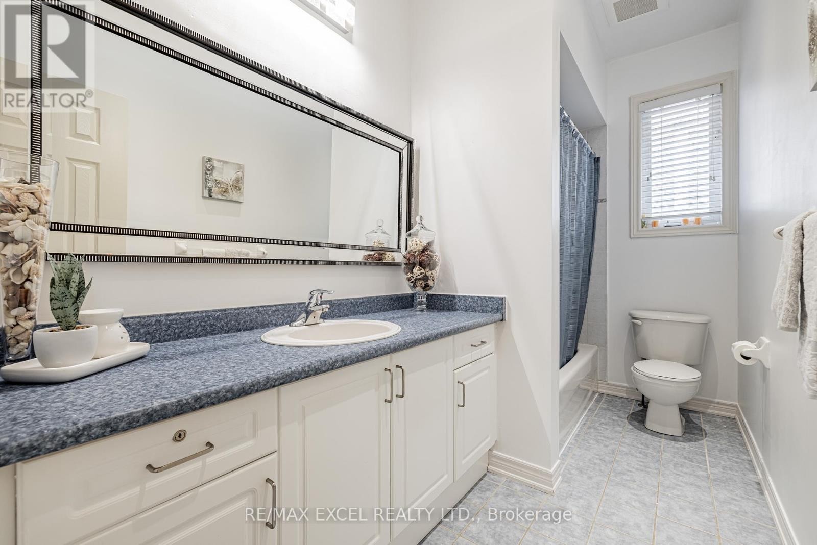 












46 GUERY CRESCENT

,
Vaughan (East Woodbridge),




Ontario
L4L9P5

