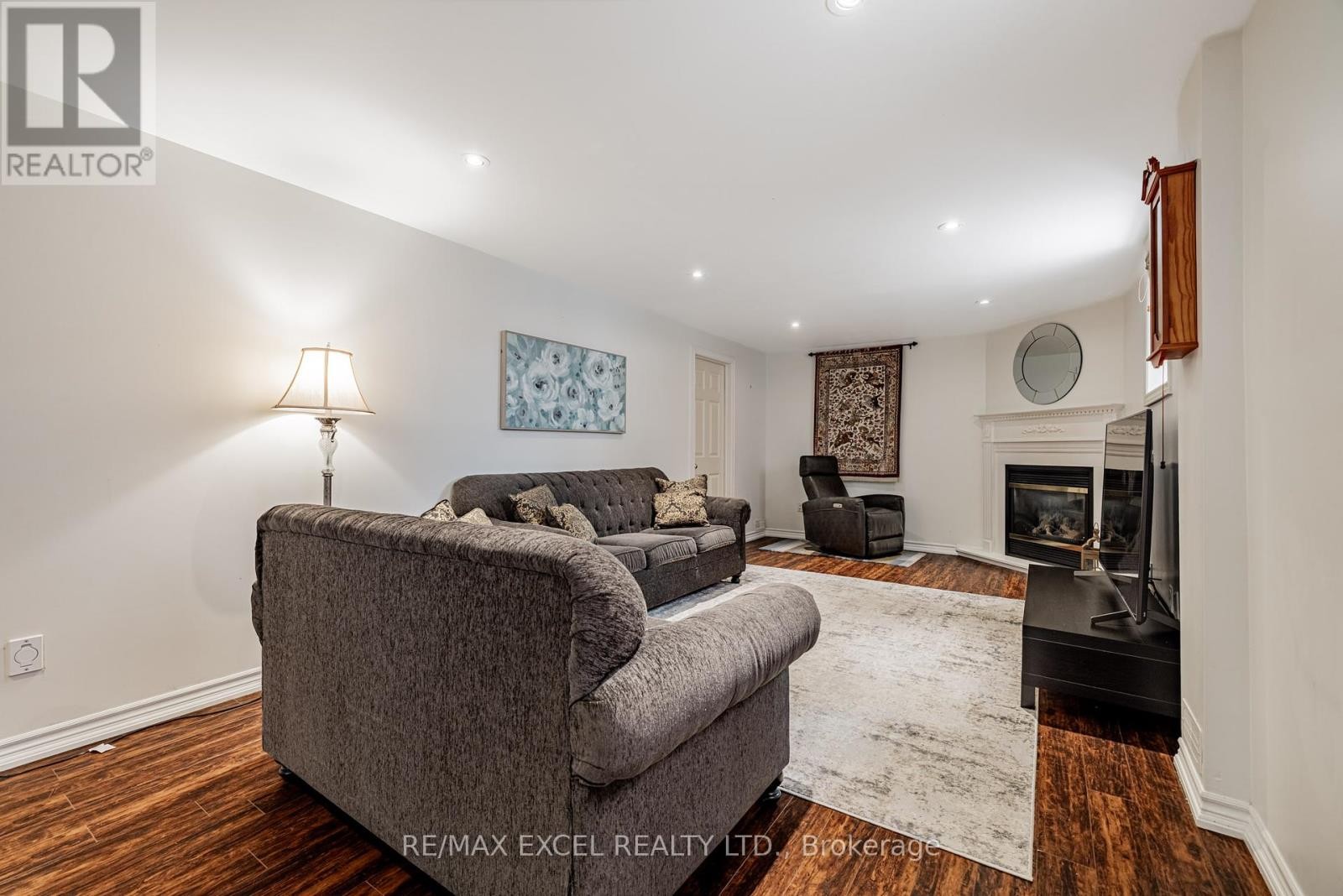 












46 GUERY CRESCENT

,
Vaughan (East Woodbridge),




Ontario
L4L9P5

