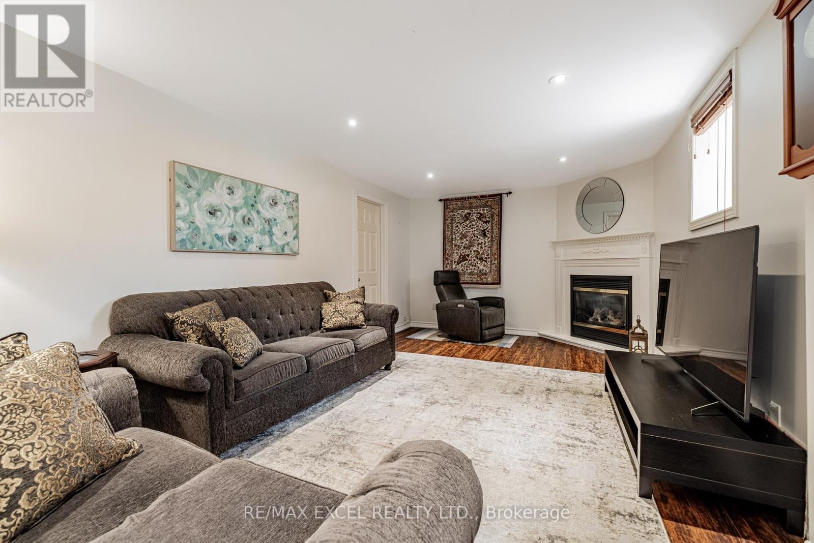 












46 GUERY CRESCENT

,
Vaughan (East Woodbridge),




Ontario
L4L9P5

