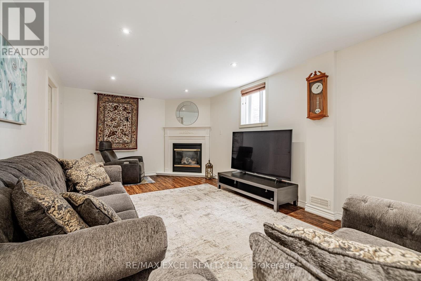 












46 GUERY CRESCENT

,
Vaughan (East Woodbridge),




Ontario
L4L9P5

