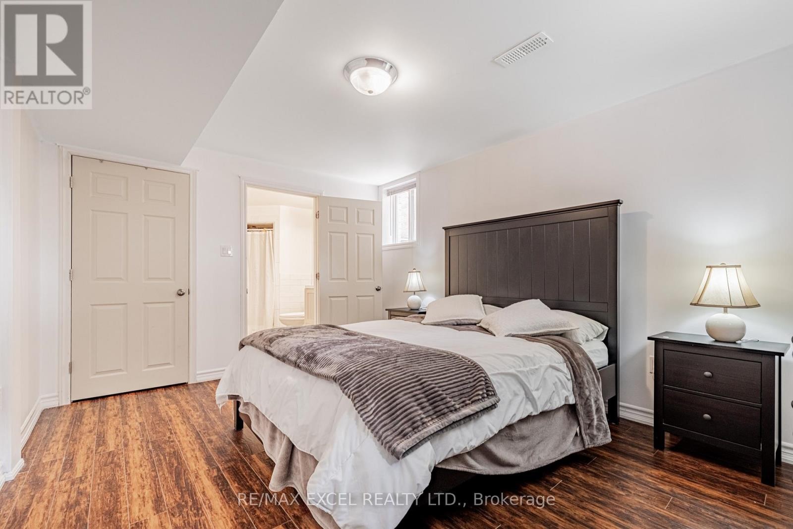 












46 GUERY CRESCENT

,
Vaughan (East Woodbridge),




Ontario
L4L9P5

