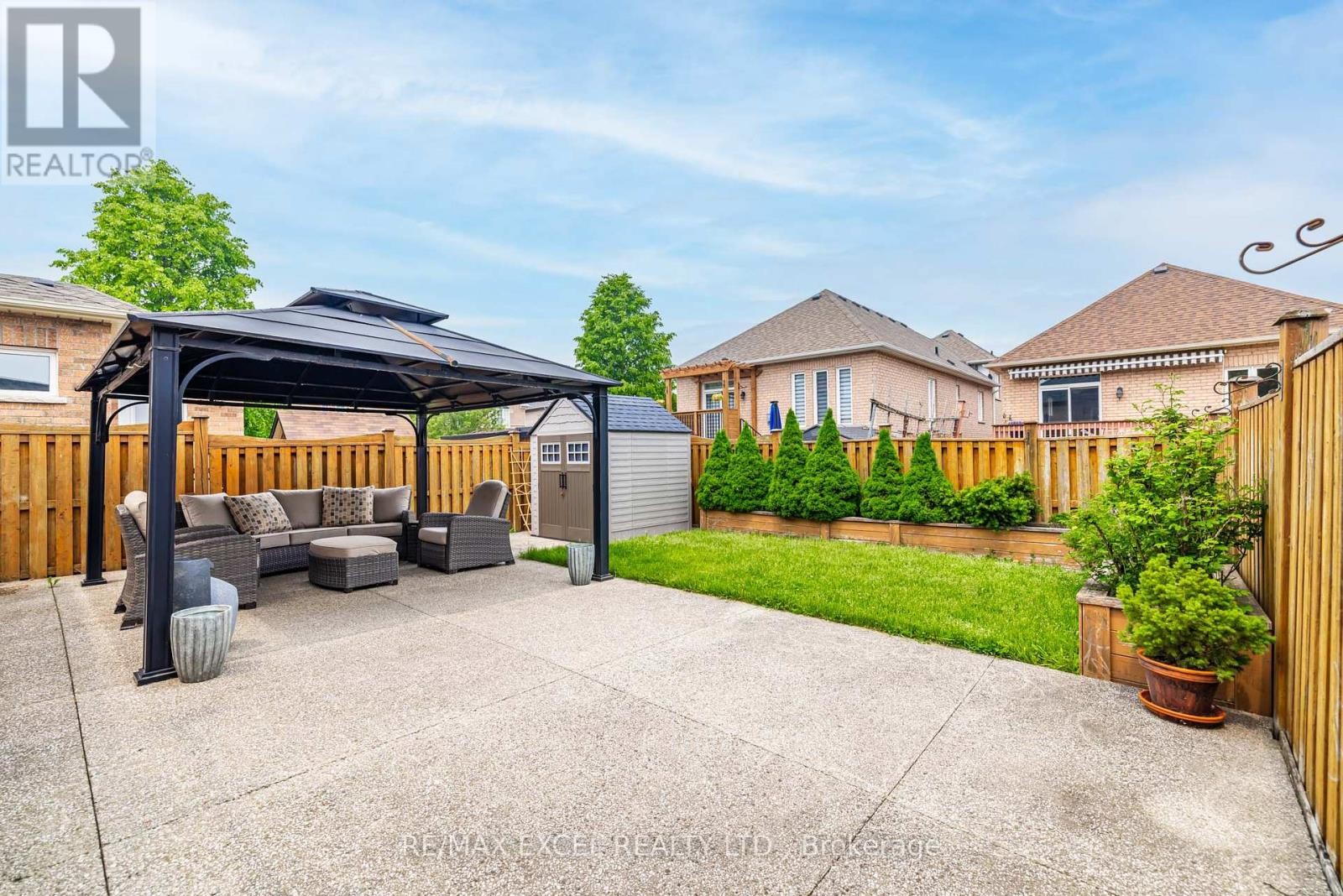 












46 GUERY CRESCENT

,
Vaughan (East Woodbridge),




Ontario
L4L9P5

