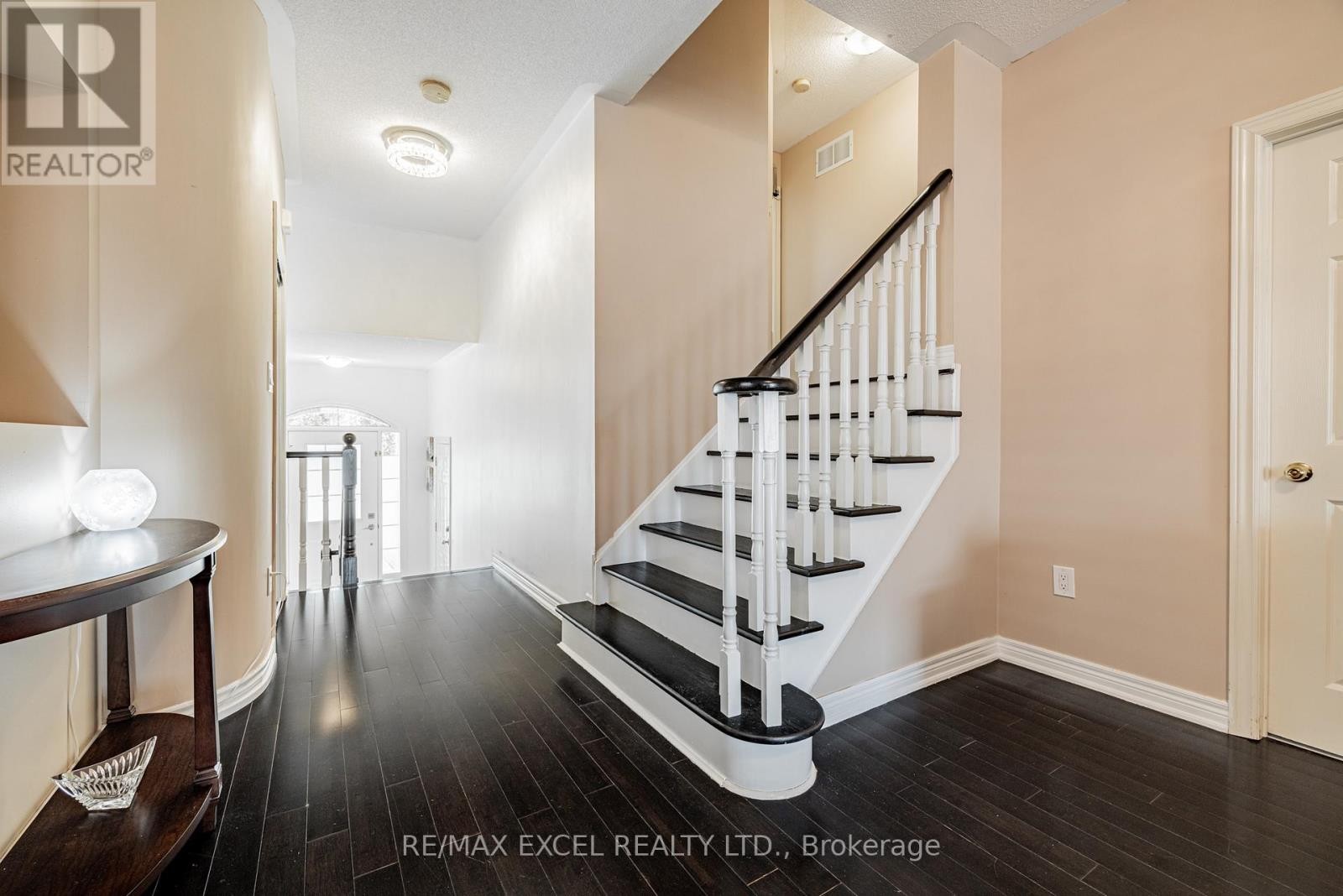 












46 GUERY CRESCENT

,
Vaughan (East Woodbridge),




Ontario
L4L9P5

