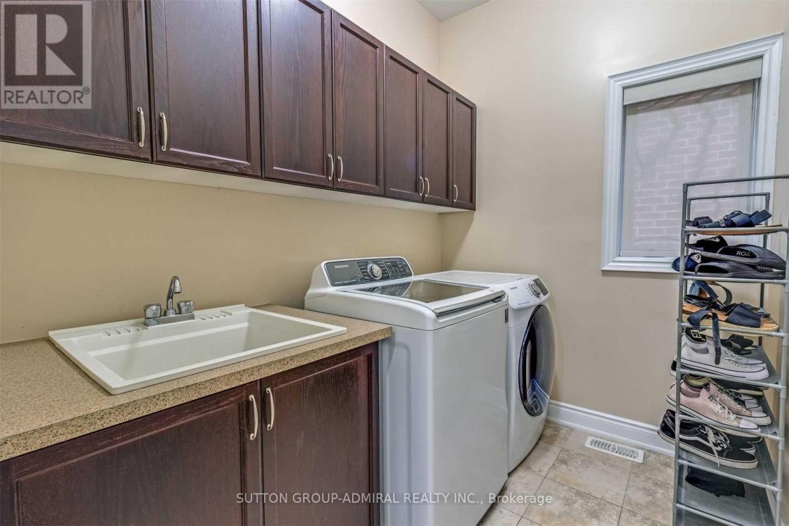 












305 ILAN RAMON BOULEVARD

,
Vaughan (Patterson),




Ontario
L6A0W4

