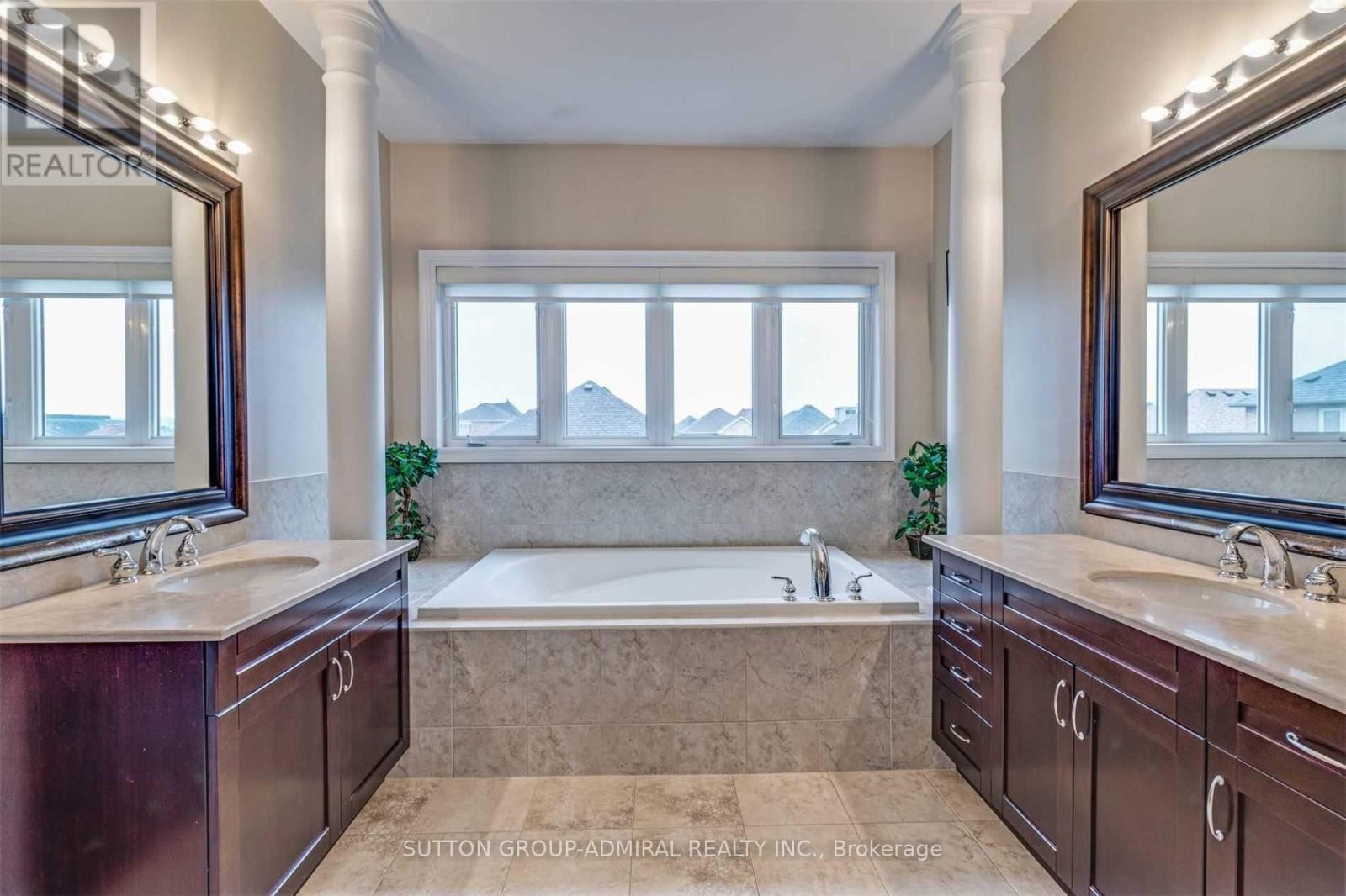 












305 ILAN RAMON BOULEVARD

,
Vaughan (Patterson),




Ontario
L6A0W4

