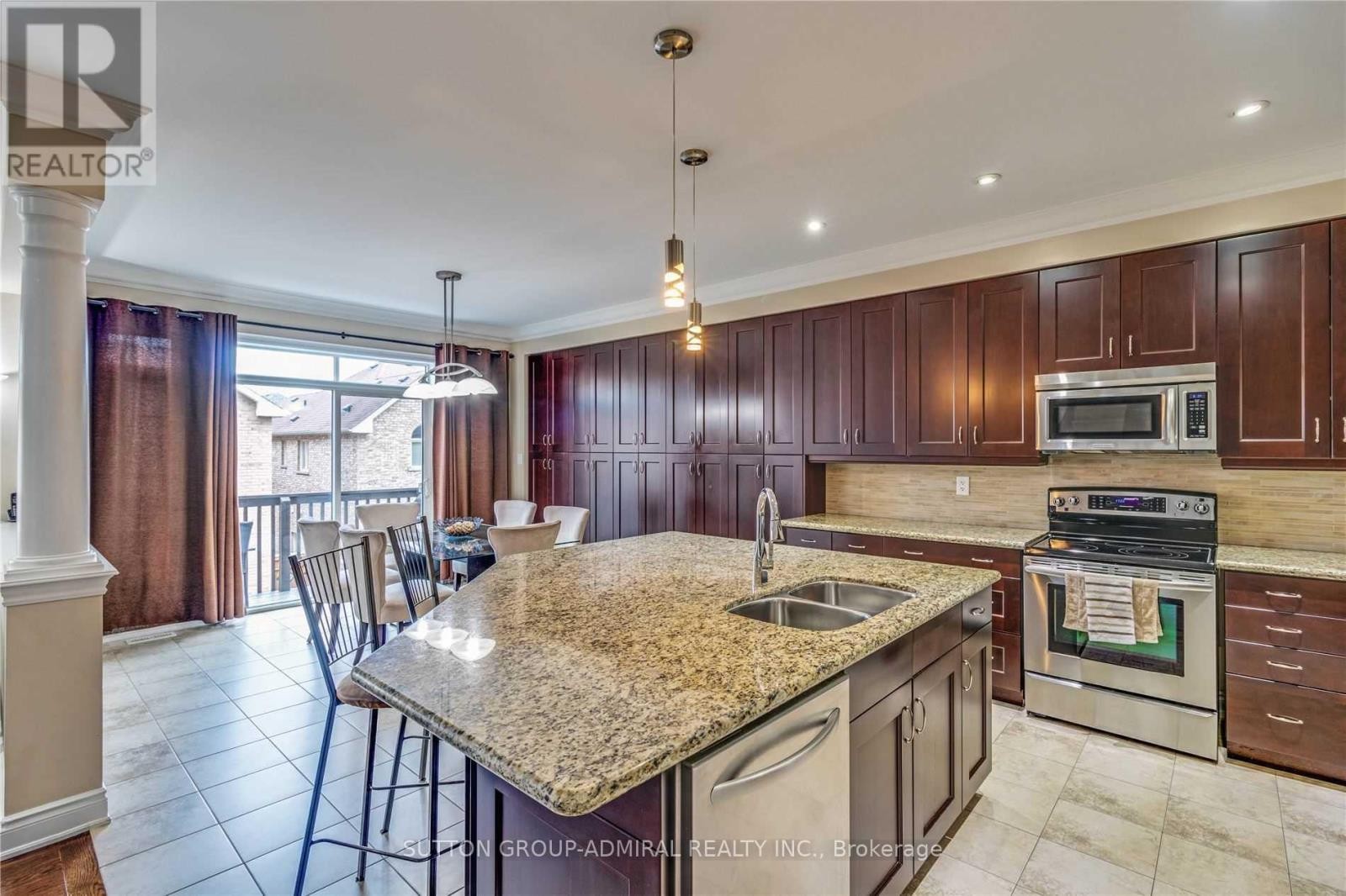 












305 ILAN RAMON BOULEVARD

,
Vaughan (Patterson),




Ontario
L6A0W4

