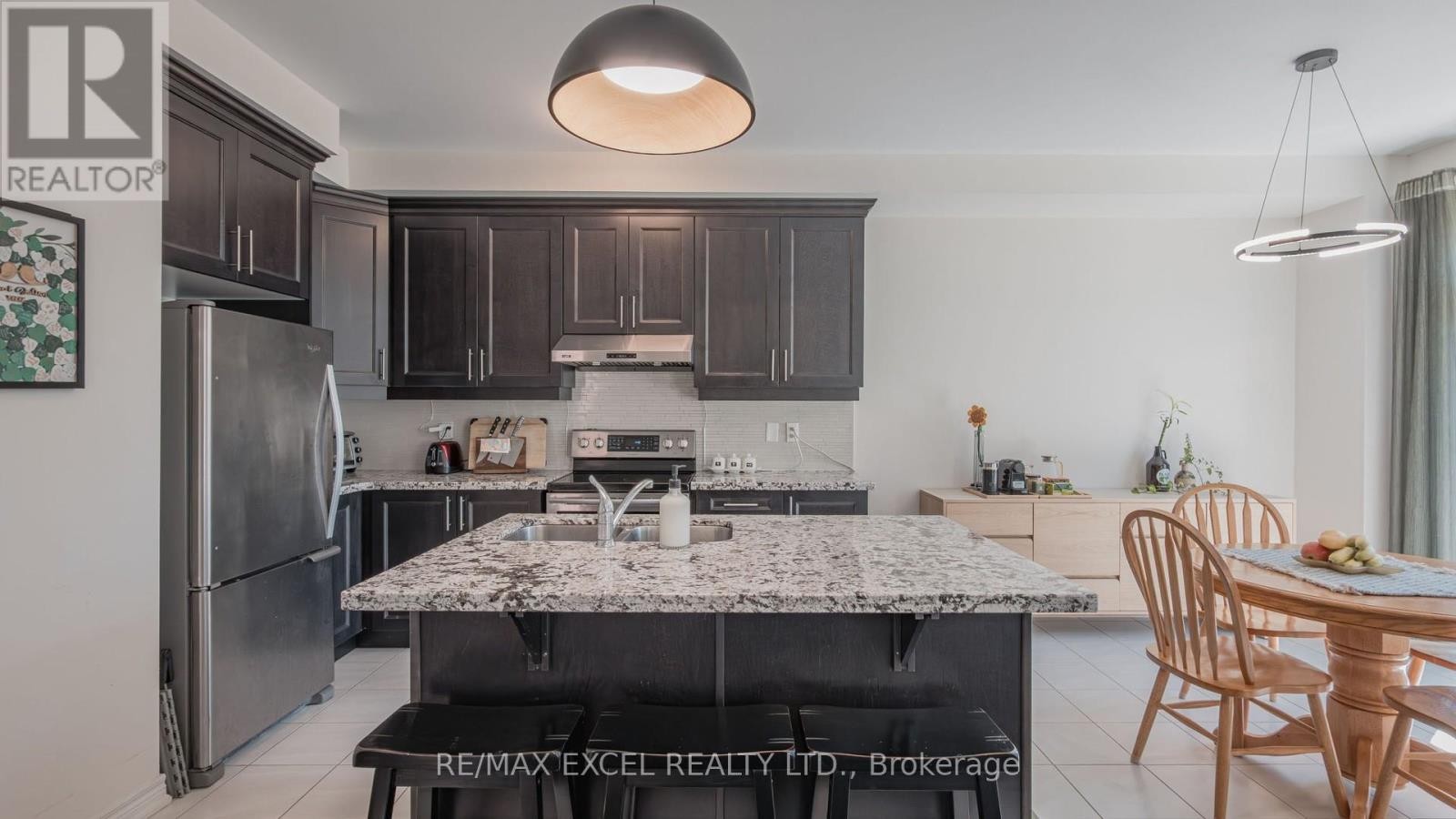 












75 CHOUINARD WAY

,
Aurora,




Ontario
L4G7C4


