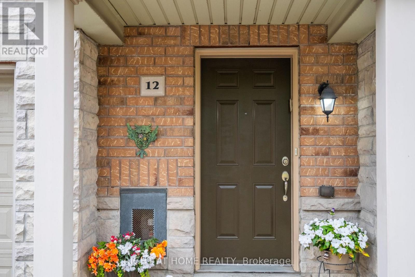 












12 - 8777 DUFFERIN STREET

,
Vaughan (Patterson),




Ontario
L4J8W3

