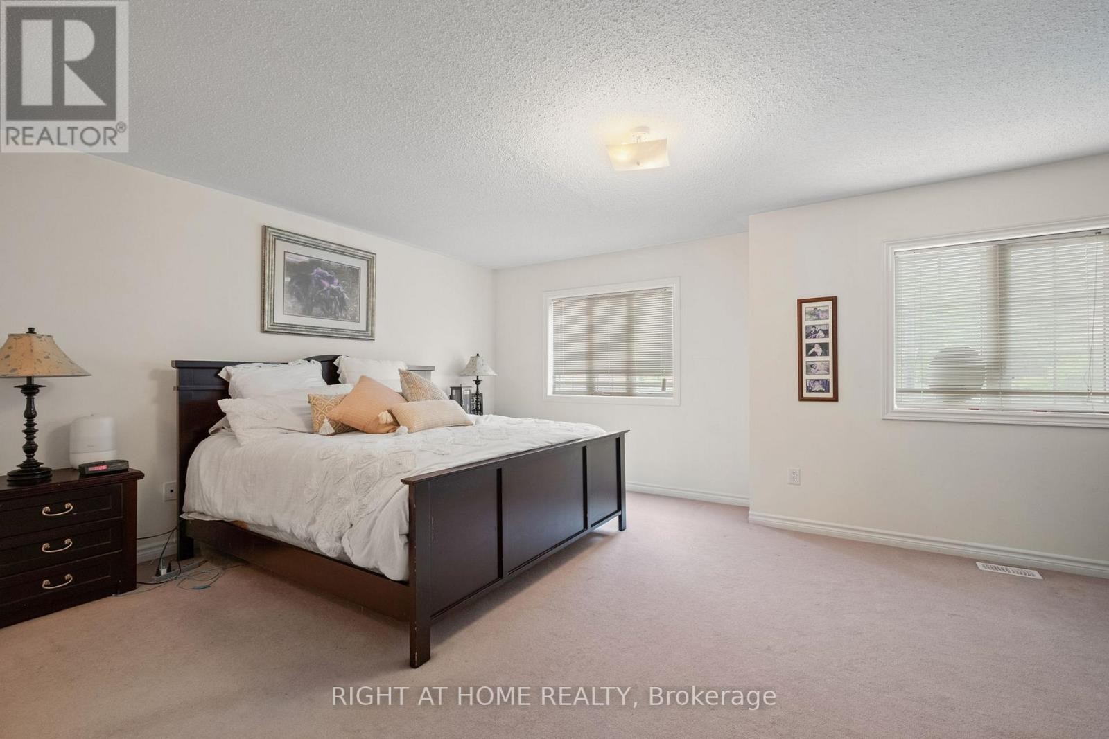 












12 - 8777 DUFFERIN STREET

,
Vaughan (Patterson),




Ontario
L4J8W3

