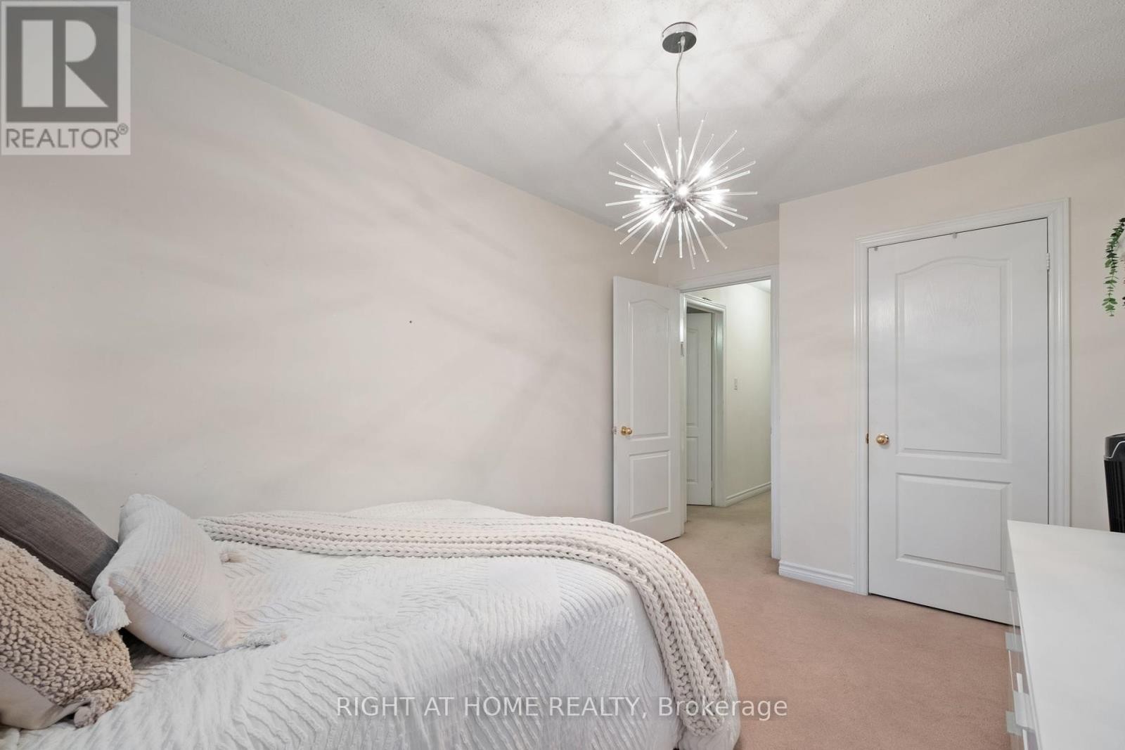 












12 - 8777 DUFFERIN STREET

,
Vaughan (Patterson),




Ontario
L4J8W3

