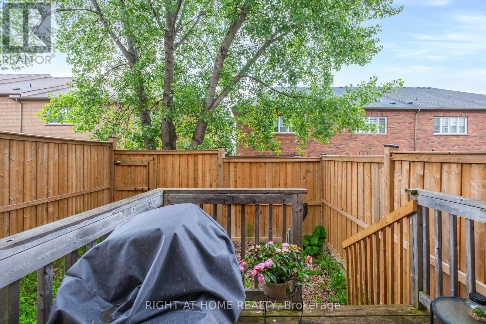 












12 - 8777 DUFFERIN STREET

,
Vaughan (Patterson),




Ontario
L4J8W3

