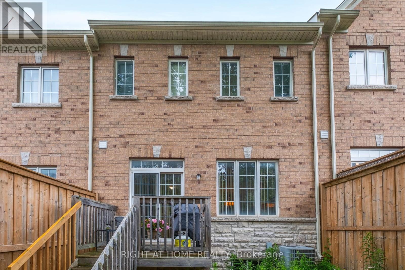 












12 - 8777 DUFFERIN STREET

,
Vaughan (Patterson),




Ontario
L4J8W3

