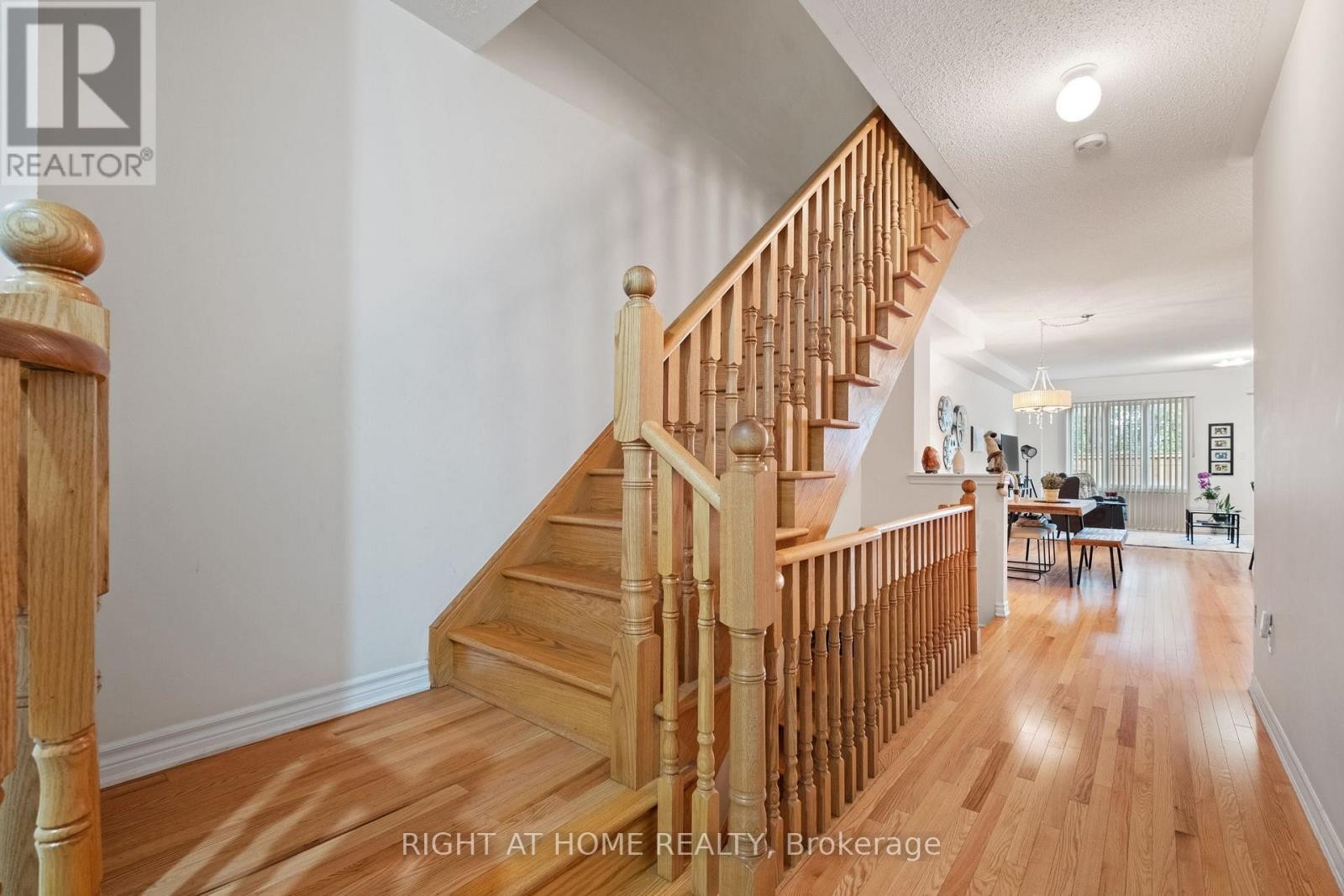 












12 - 8777 DUFFERIN STREET

,
Vaughan (Patterson),




Ontario
L4J8W3

