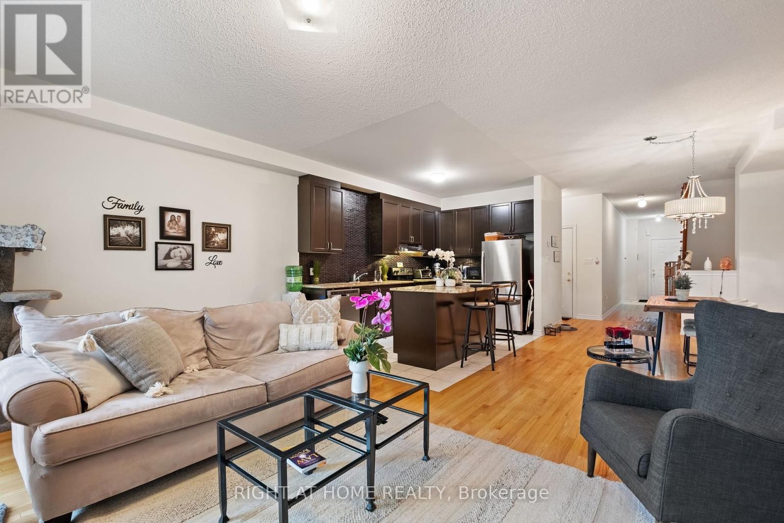 












12 - 8777 DUFFERIN STREET

,
Vaughan (Patterson),




Ontario
L4J8W3

