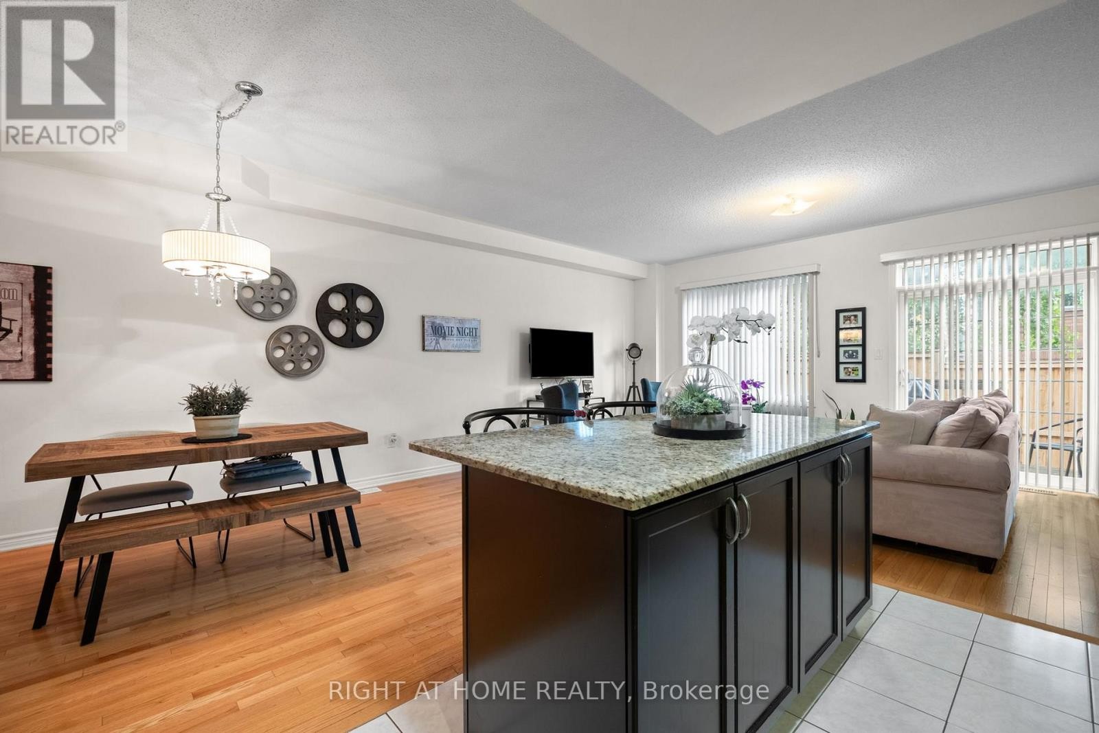 












12 - 8777 DUFFERIN STREET

,
Vaughan (Patterson),




Ontario
L4J8W3


