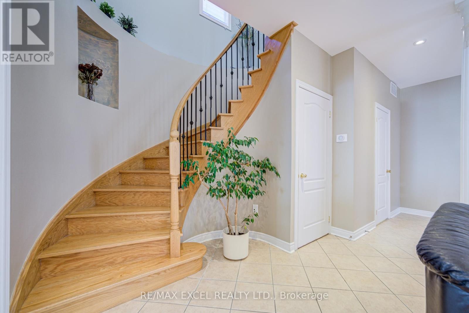 












23 LENA DRIVE

,
Richmond Hill (Rouge Woods),




Ontario
L4S2V4

