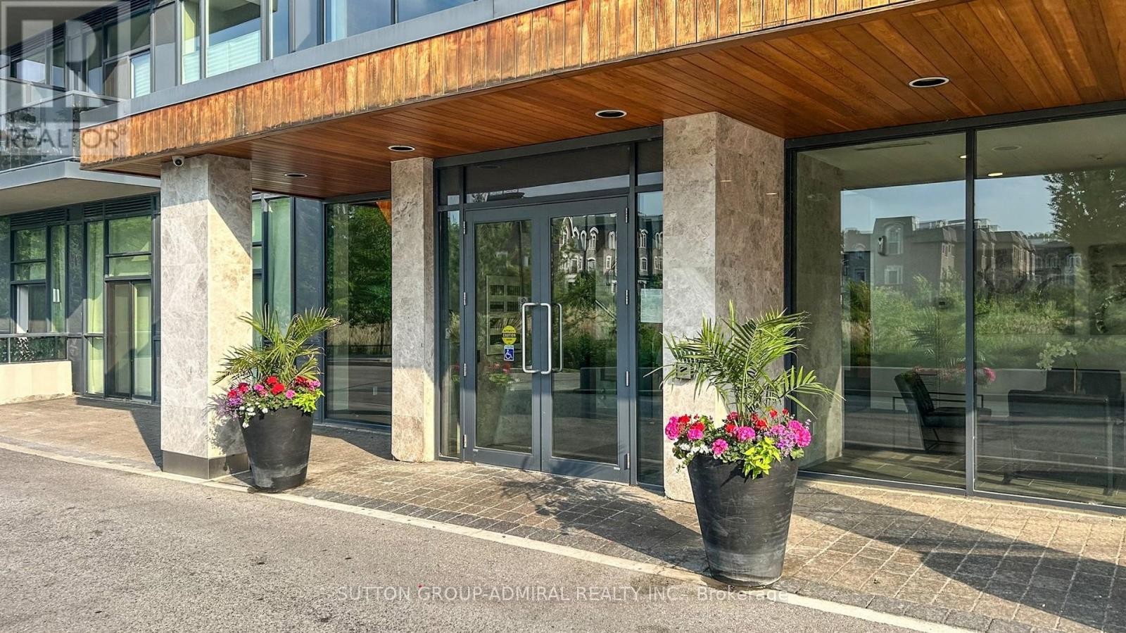 












103 - 4700 HIGHWAY 7 STREET

,
Vaughan (East Woodbridge),




Ontario
L4L0B4

