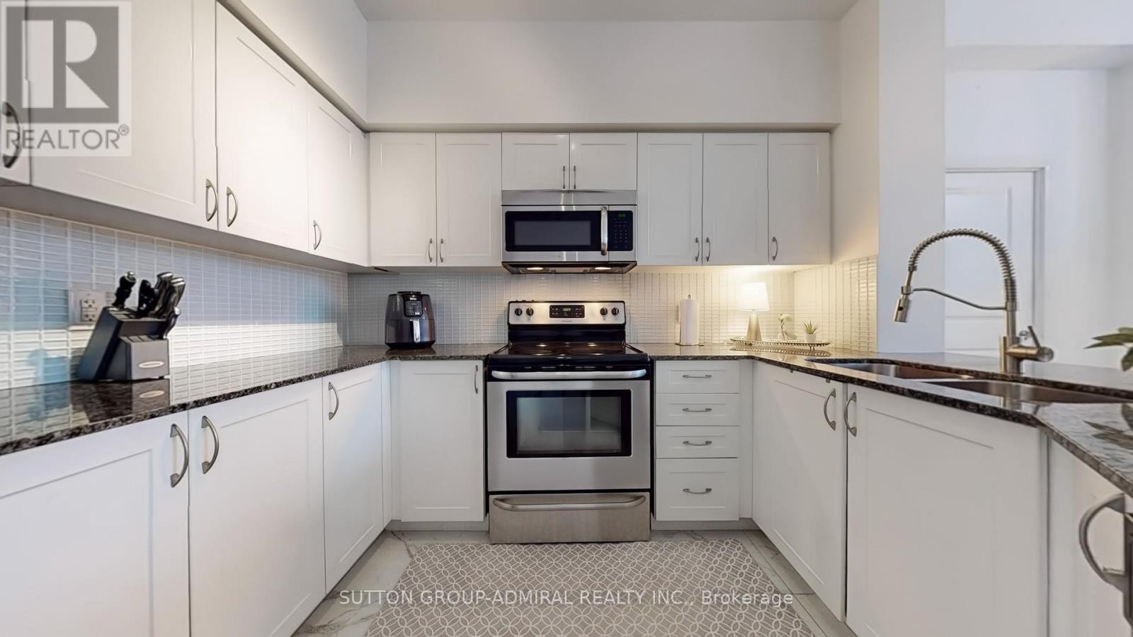 












103 - 4700 HIGHWAY 7 STREET

,
Vaughan (East Woodbridge),




Ontario
L4L0B4

