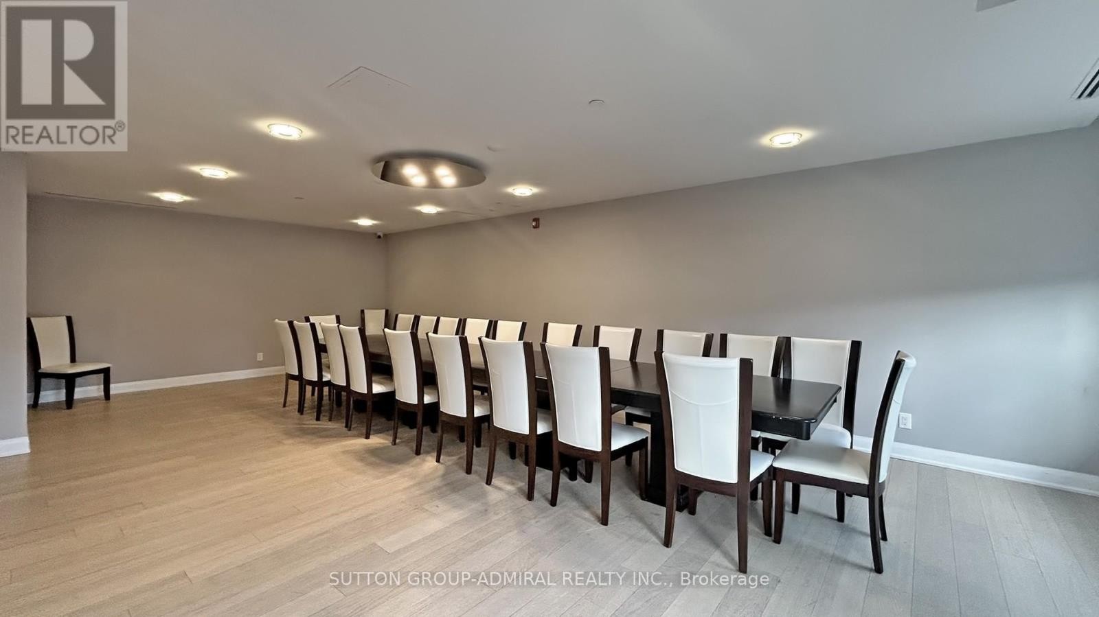 












103 - 4700 HIGHWAY 7 STREET

,
Vaughan (East Woodbridge),




Ontario
L4L0B4

