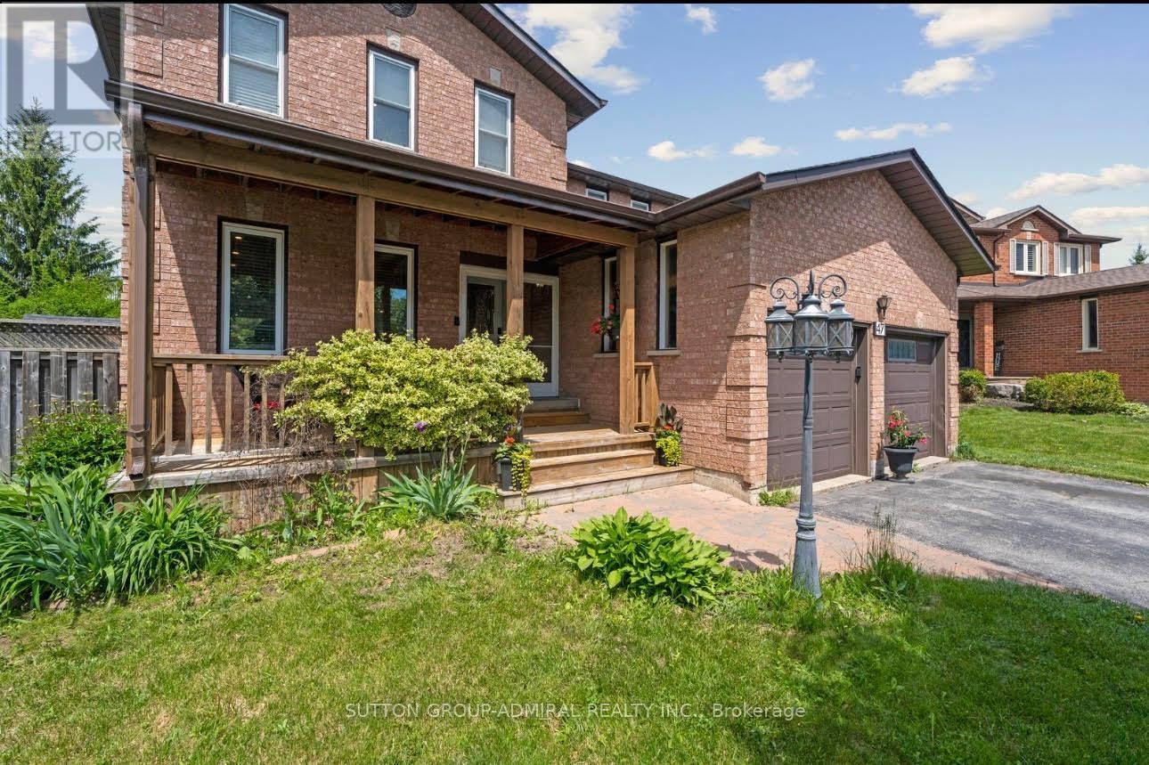 












47 DORIS CRESCENT

,
Newmarket (Bristol-London),




Ontario
L3Y7V3

