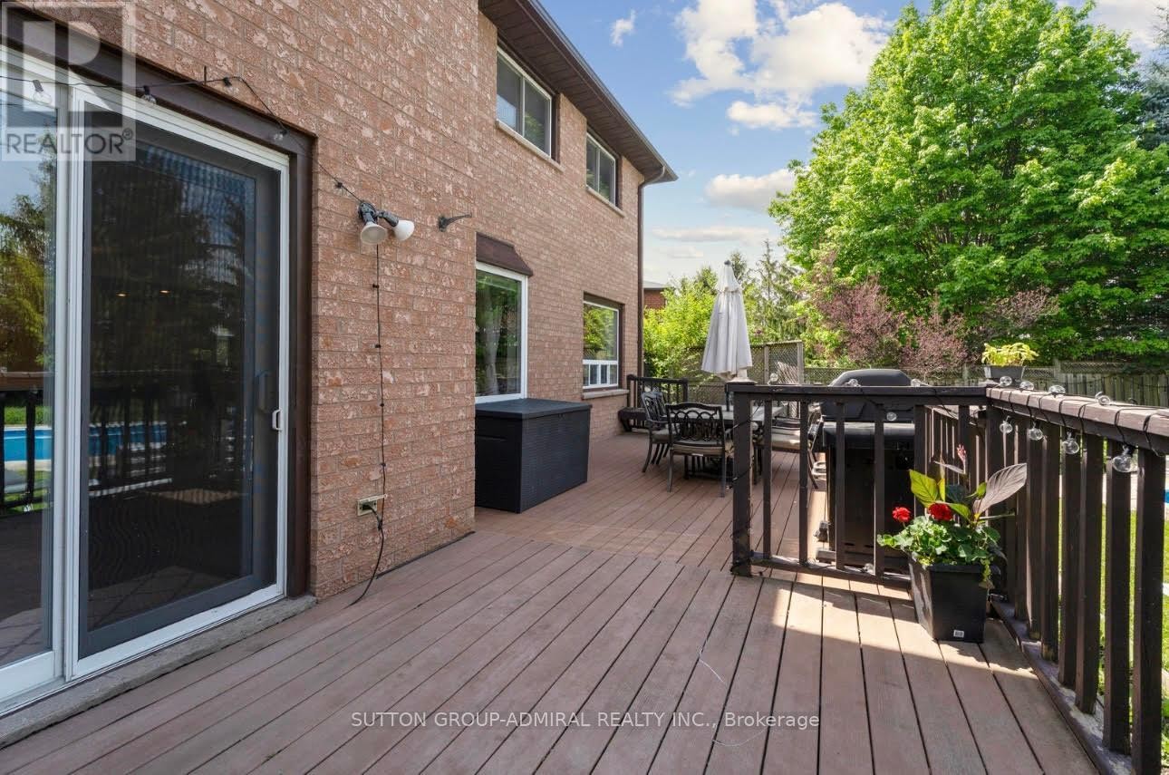 












47 DORIS CRESCENT

,
Newmarket (Bristol-London),




Ontario
L3Y7V3

