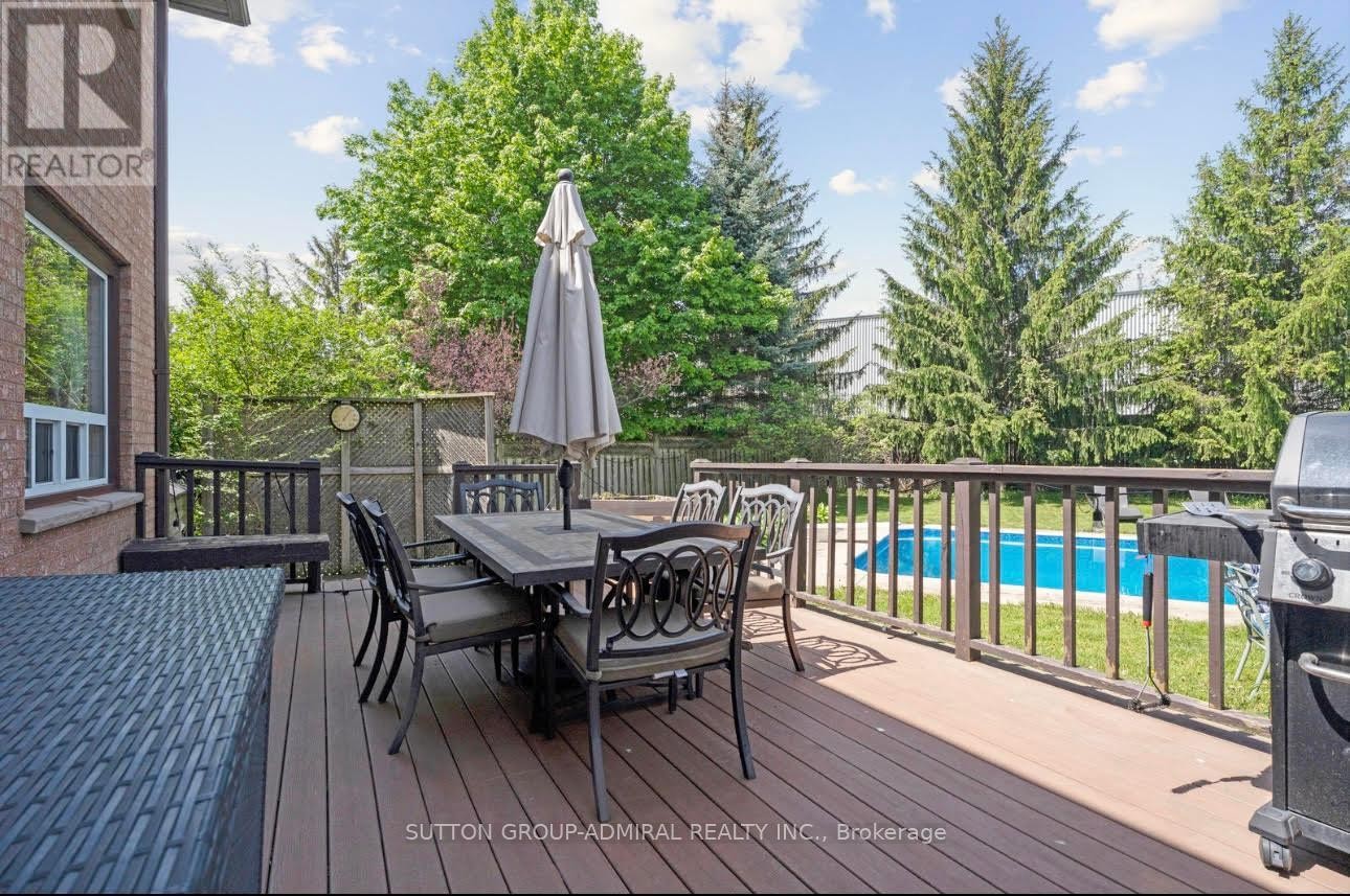 












47 DORIS CRESCENT

,
Newmarket (Bristol-London),




Ontario
L3Y7V3

