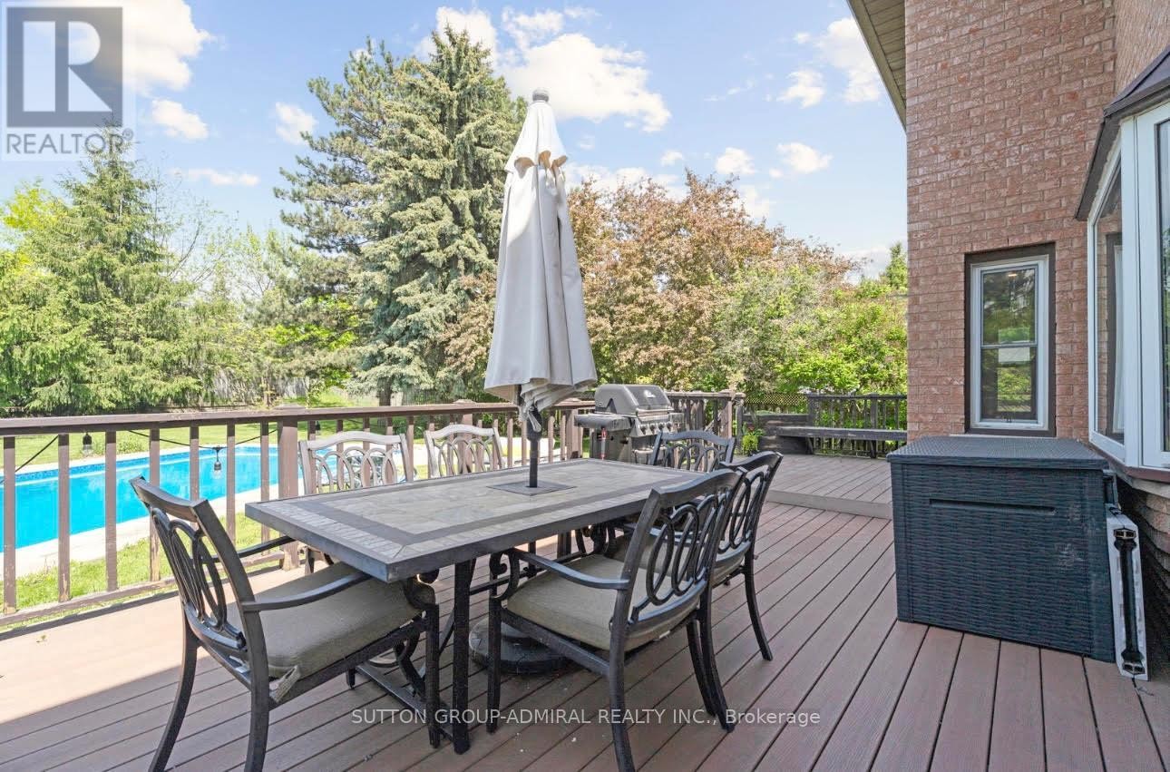 












47 DORIS CRESCENT

,
Newmarket (Bristol-London),




Ontario
L3Y7V3


