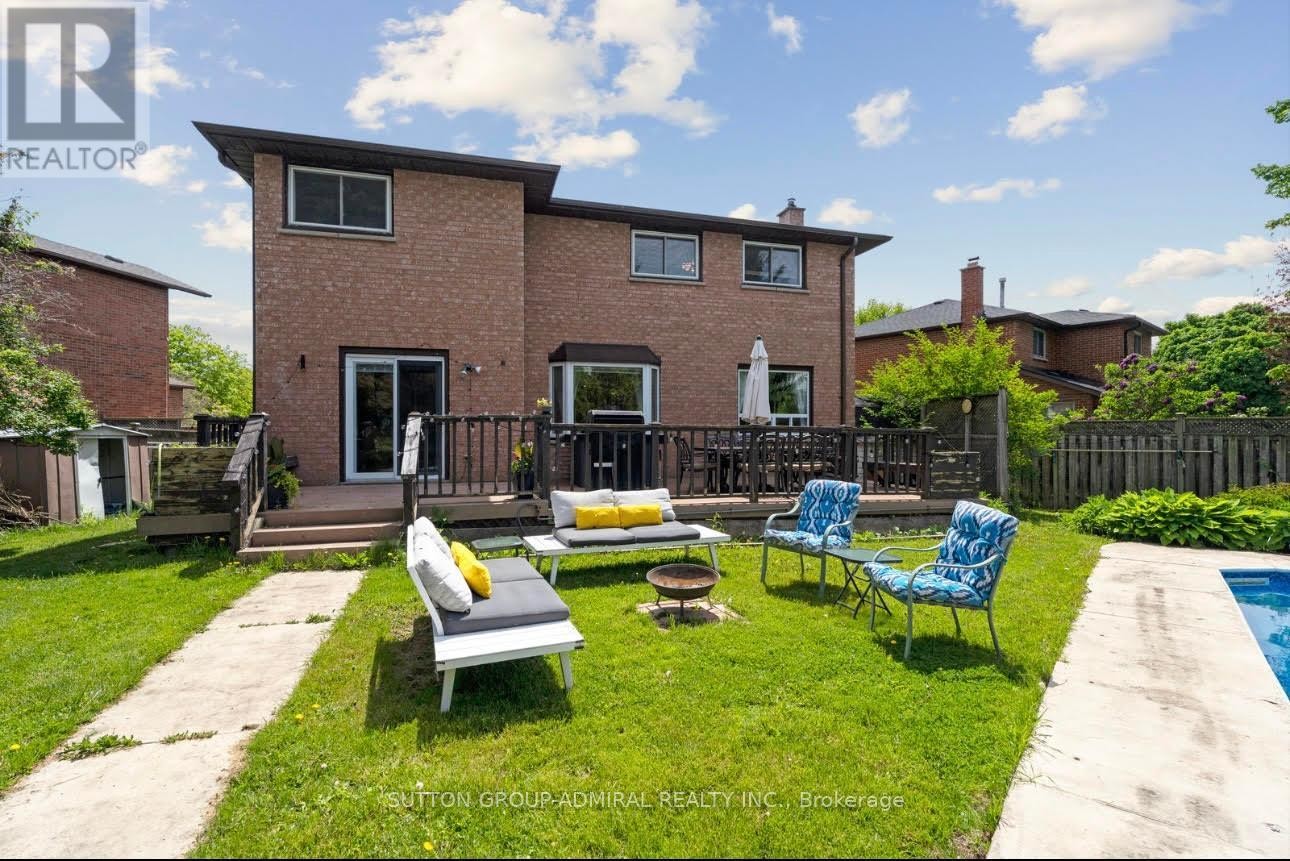 












47 DORIS CRESCENT

,
Newmarket (Bristol-London),




Ontario
L3Y7V3


