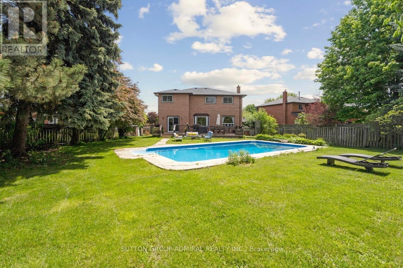 












47 DORIS CRESCENT

,
Newmarket (Bristol-London),




Ontario
L3Y7V3

