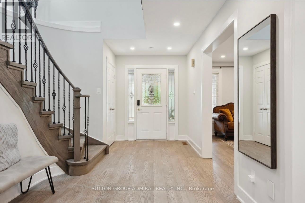 












47 DORIS CRESCENT

,
Newmarket (Bristol-London),




Ontario
L3Y7V3

