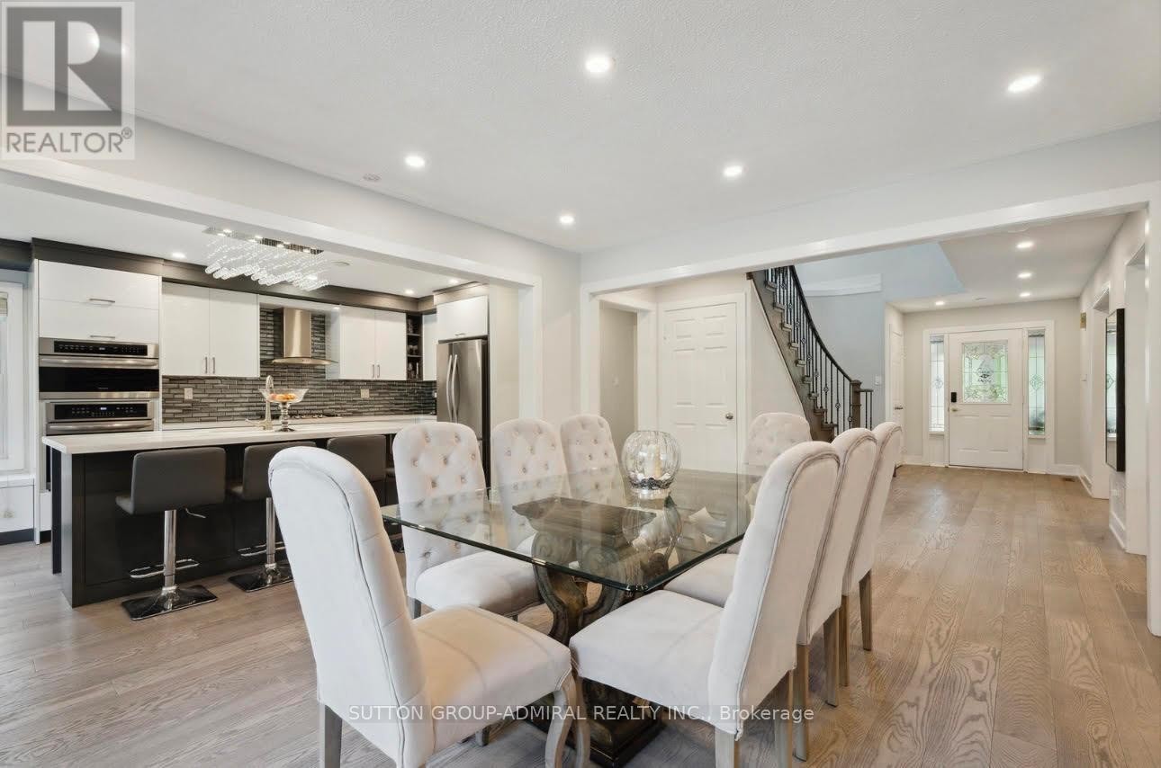 












47 DORIS CRESCENT

,
Newmarket (Bristol-London),




Ontario
L3Y7V3

