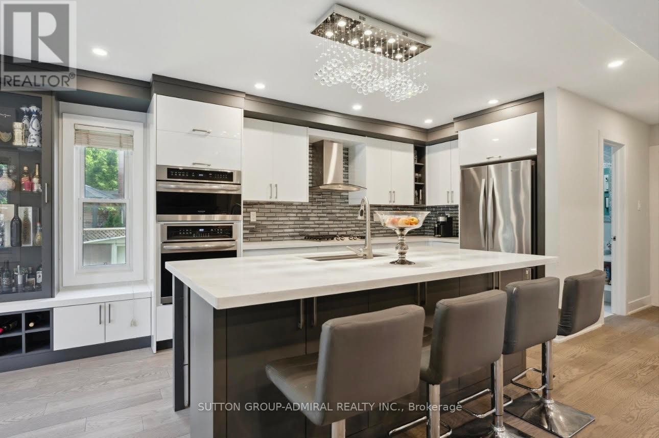 












47 DORIS CRESCENT

,
Newmarket (Bristol-London),




Ontario
L3Y7V3

