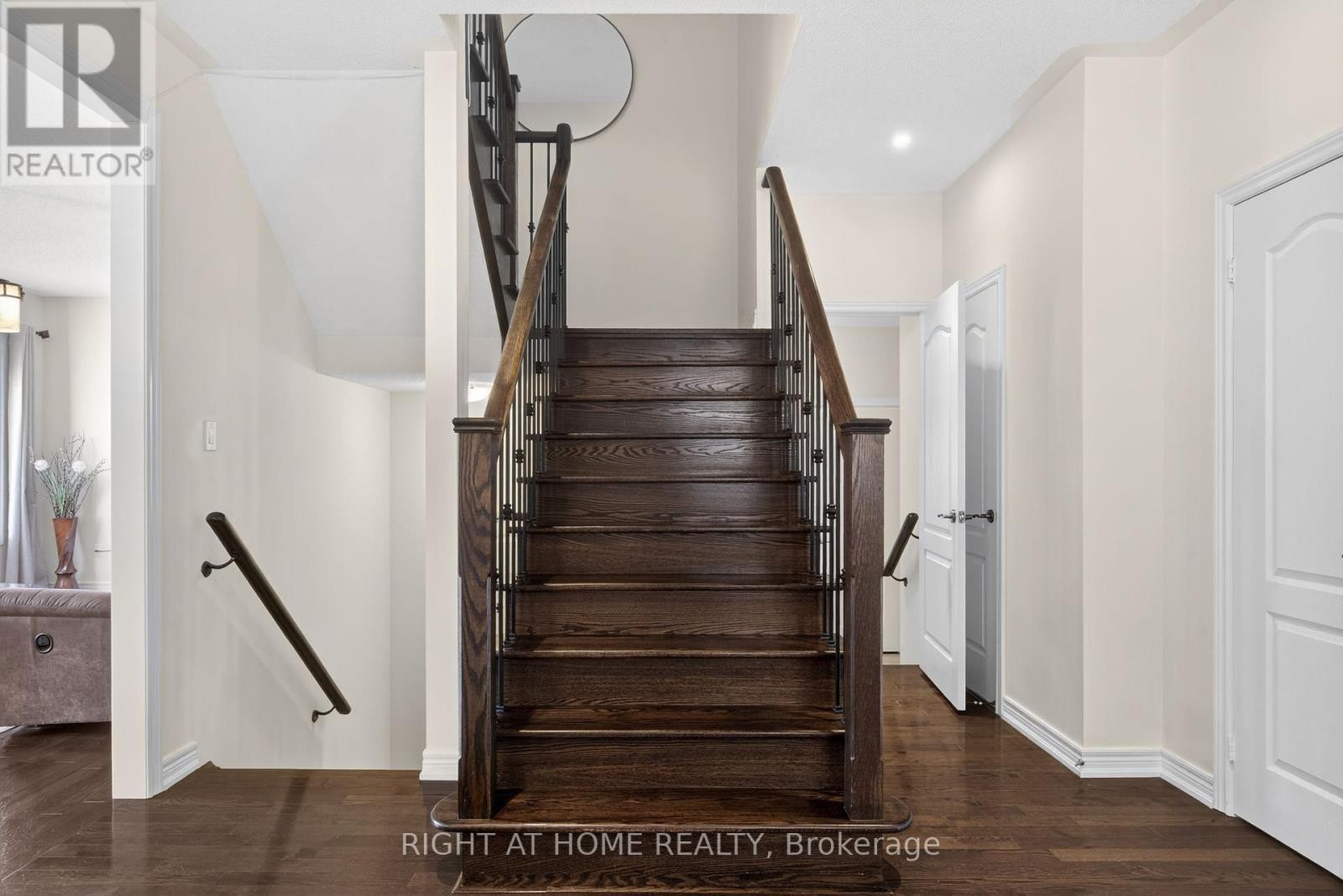












268 CARRIER CRESCENT

,
Vaughan (Patterson),




Ontario
L6A4T4

