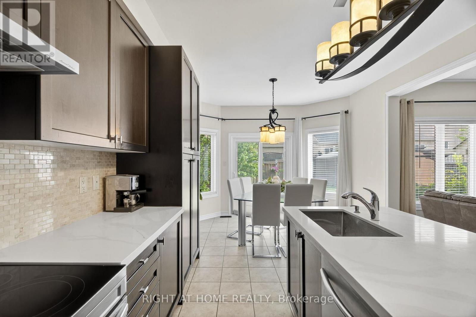 












268 CARRIER CRESCENT

,
Vaughan (Patterson),




Ontario
L6A4T4

