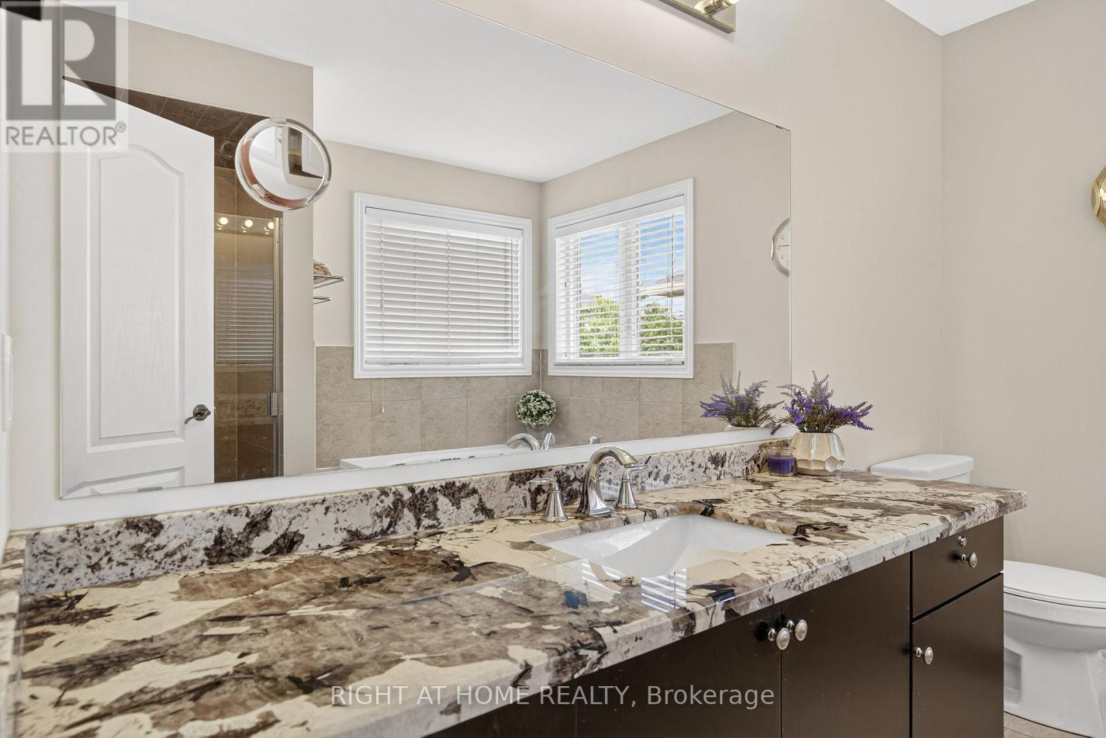 












268 CARRIER CRESCENT

,
Vaughan (Patterson),




Ontario
L6A4T4


