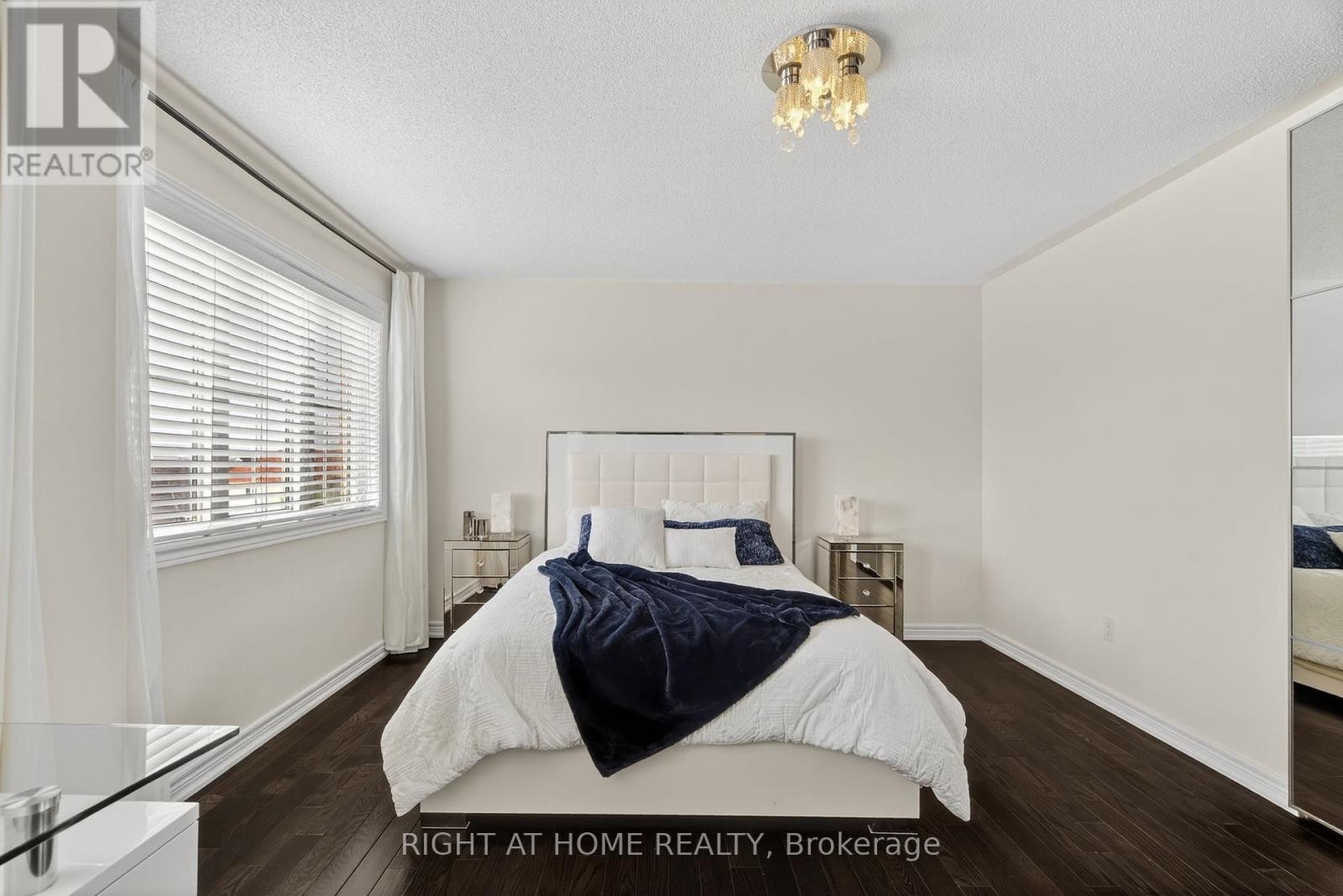 












268 CARRIER CRESCENT

,
Vaughan (Patterson),




Ontario
L6A4T4

