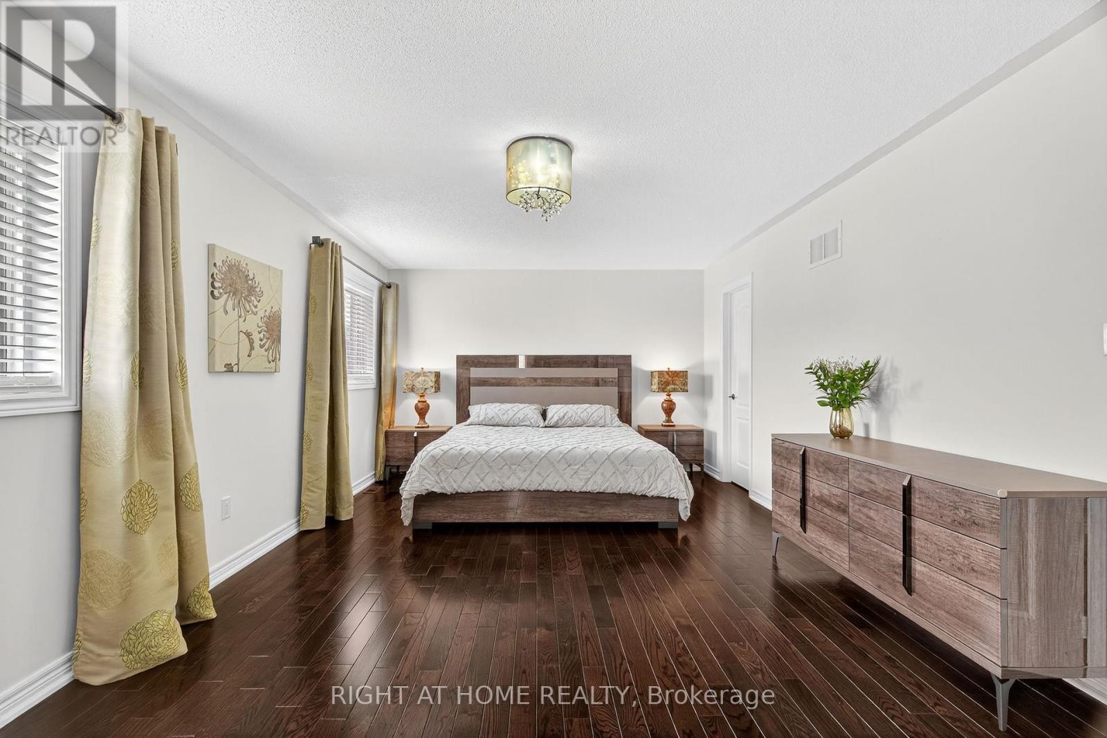 












268 CARRIER CRESCENT

,
Vaughan (Patterson),




Ontario
L6A4T4

