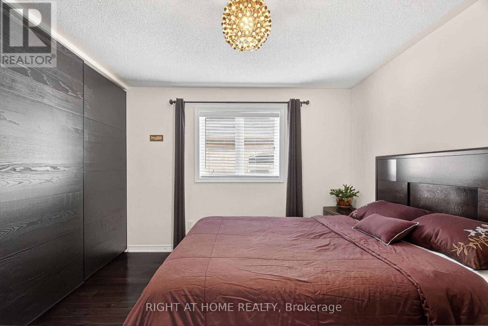 












268 CARRIER CRESCENT

,
Vaughan (Patterson),




Ontario
L6A4T4


