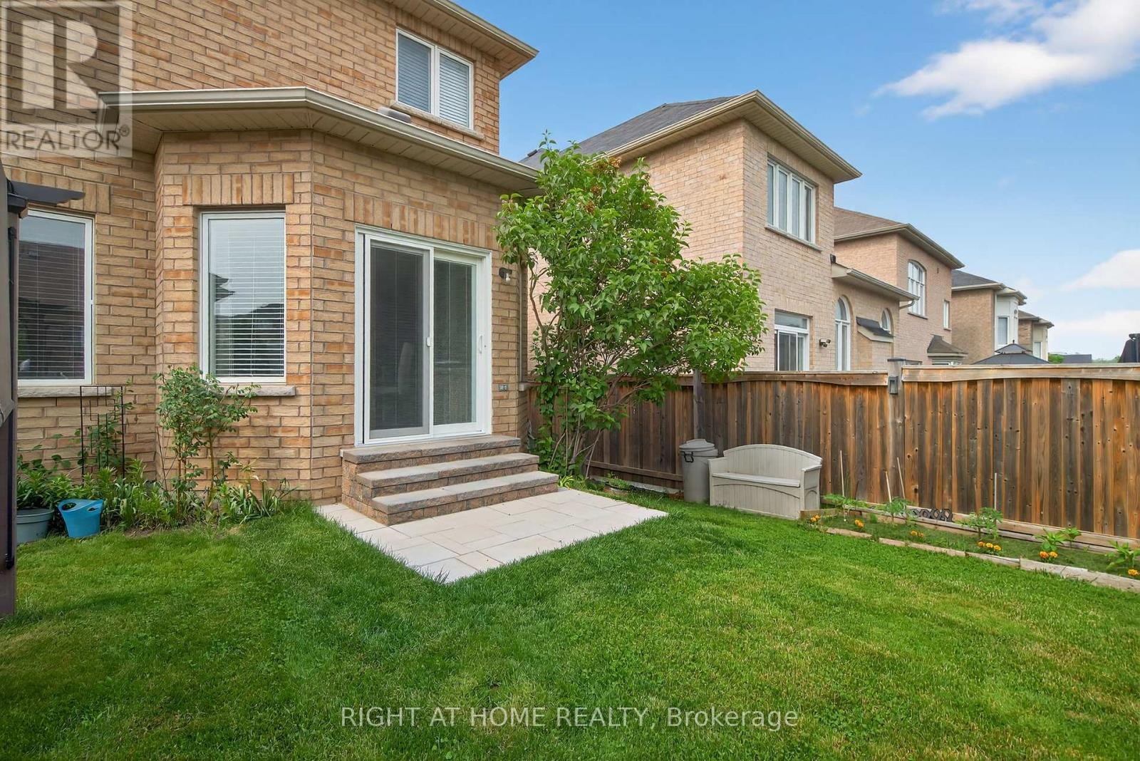 












268 CARRIER CRESCENT

,
Vaughan (Patterson),




Ontario
L6A4T4

