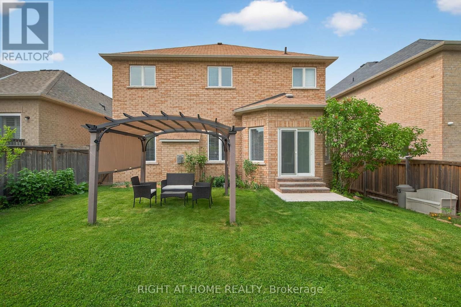 












268 CARRIER CRESCENT

,
Vaughan (Patterson),




Ontario
L6A4T4

