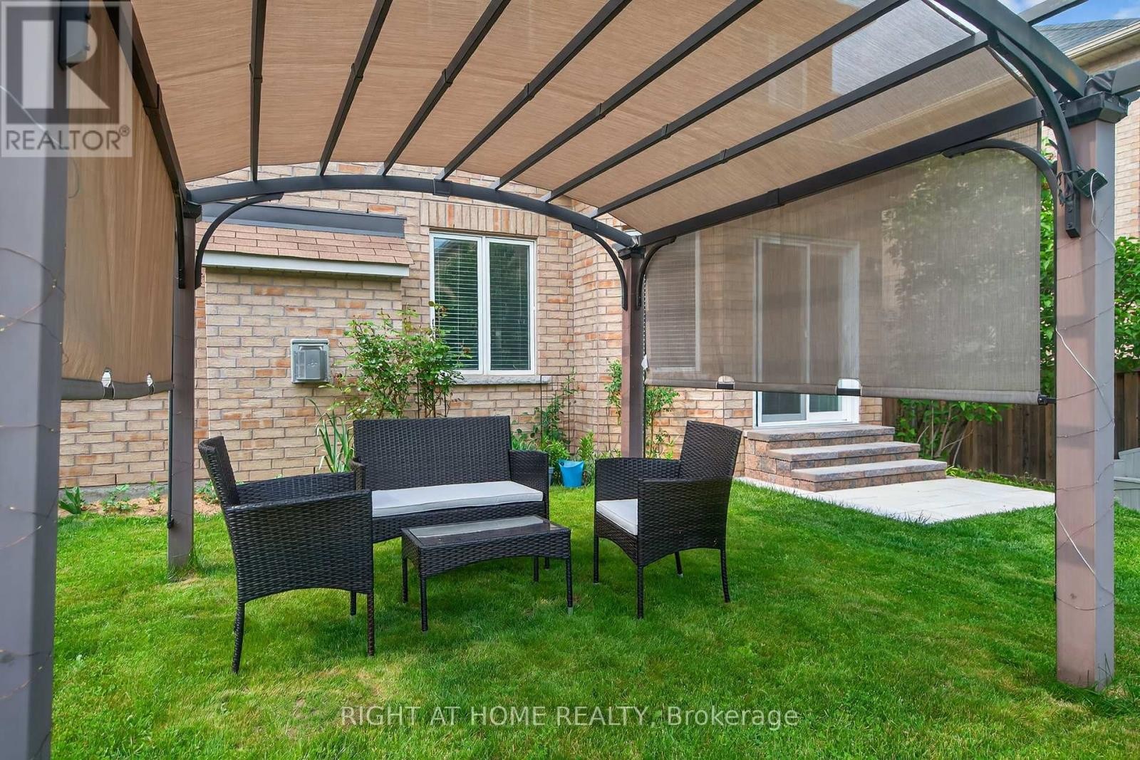 












268 CARRIER CRESCENT

,
Vaughan (Patterson),




Ontario
L6A4T4

