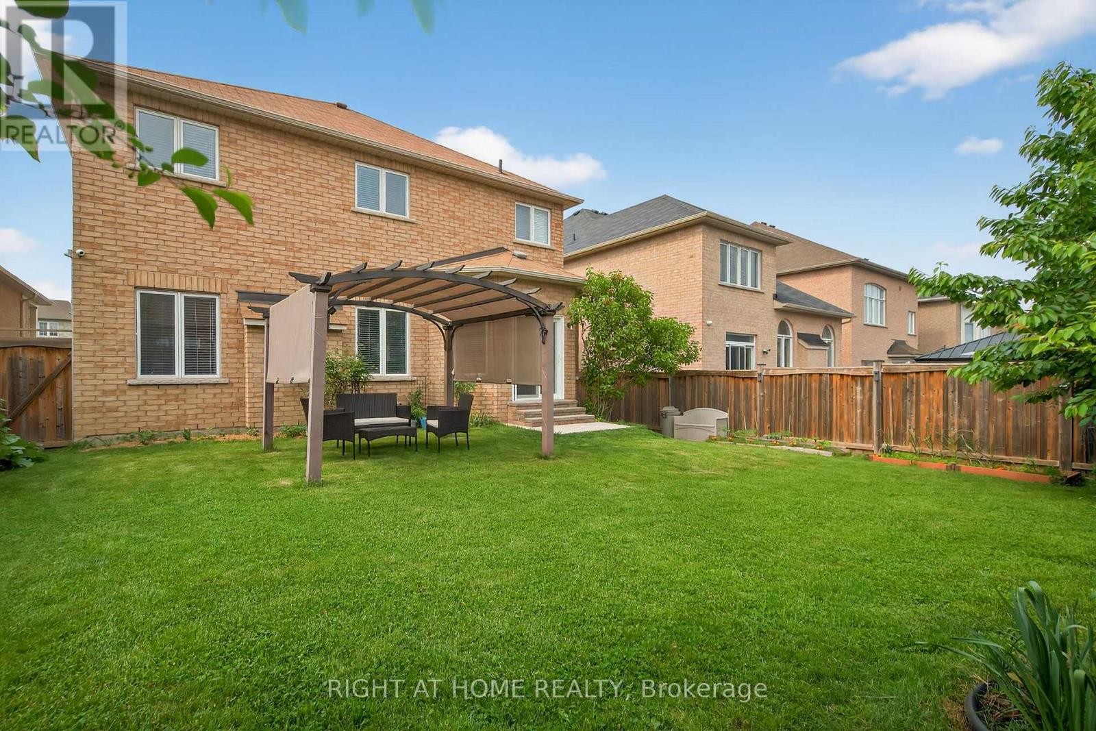 












268 CARRIER CRESCENT

,
Vaughan (Patterson),




Ontario
L6A4T4

