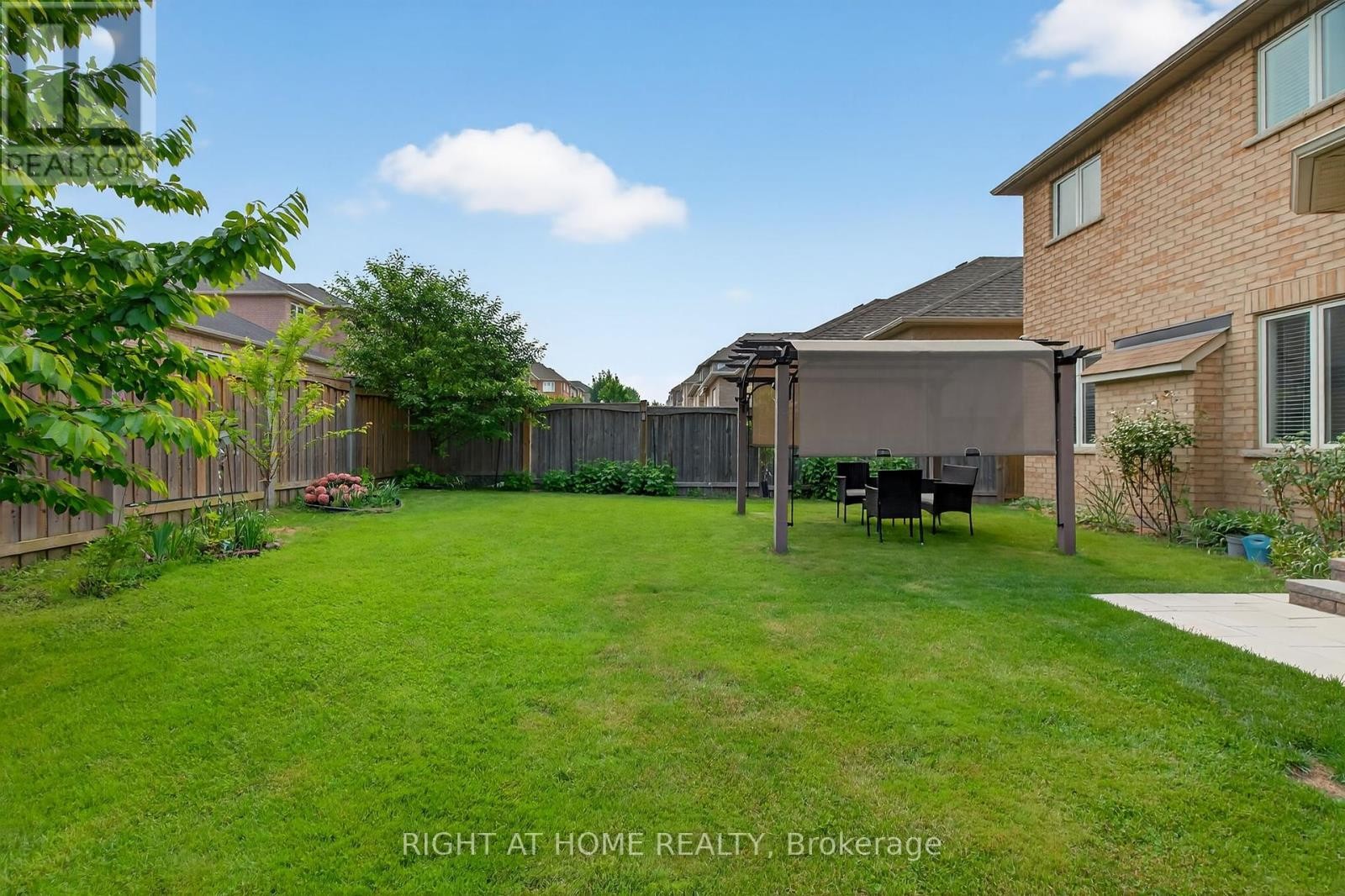 












268 CARRIER CRESCENT

,
Vaughan (Patterson),




Ontario
L6A4T4

