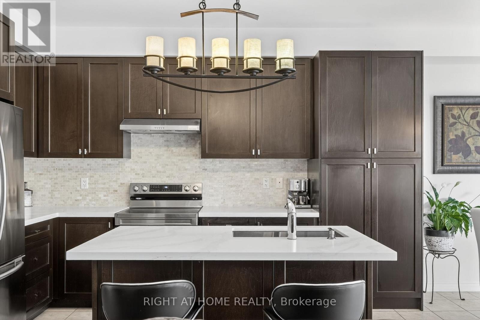 












268 CARRIER CRESCENT

,
Vaughan (Patterson),




Ontario
L6A4T4

