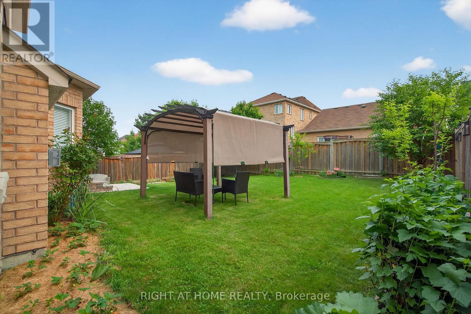












268 CARRIER CRESCENT

,
Vaughan (Patterson),




Ontario
L6A4T4


