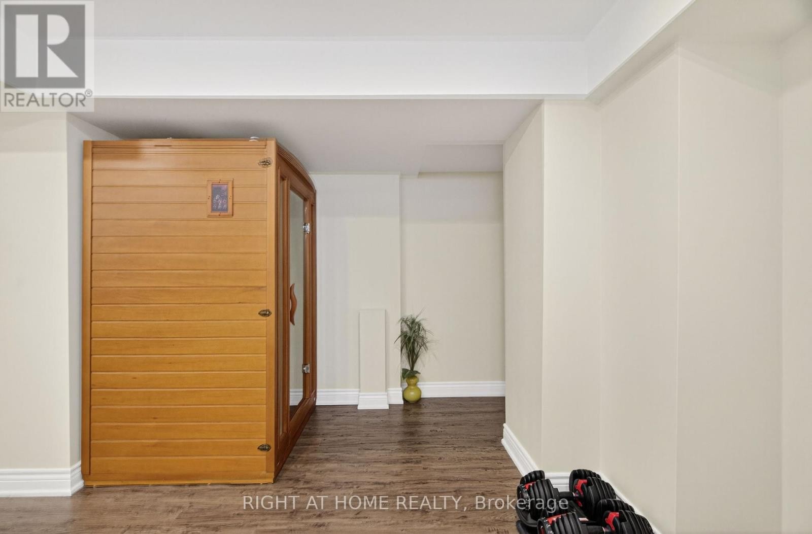 












268 CARRIER CRESCENT

,
Vaughan (Patterson),




Ontario
L6A4T4

