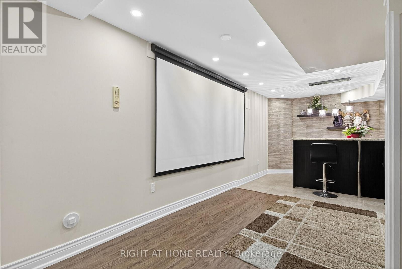 












268 CARRIER CRESCENT

,
Vaughan (Patterson),




Ontario
L6A4T4

